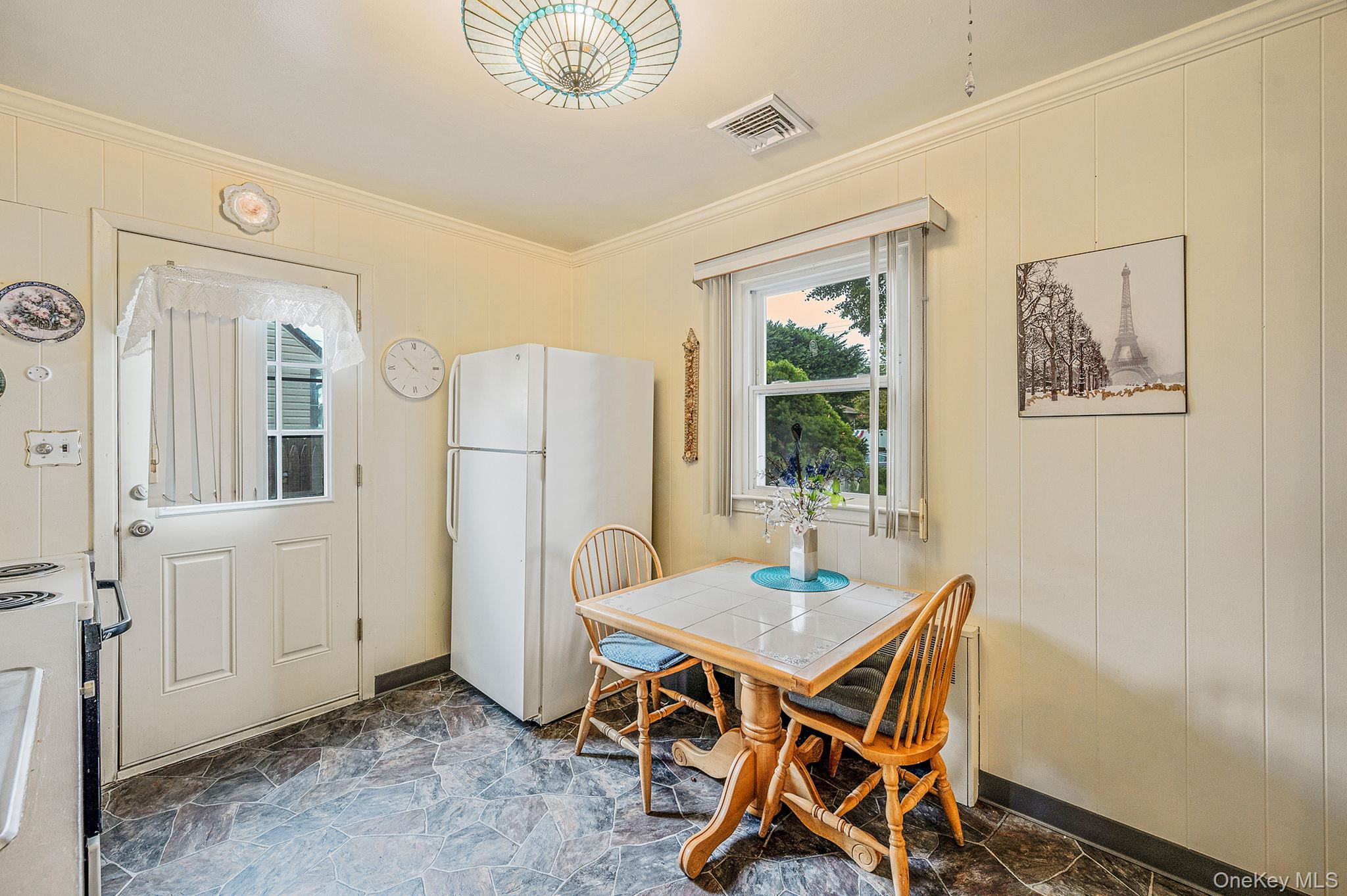 436 N Ontario Avenue, Lindenhurst, NY 11757