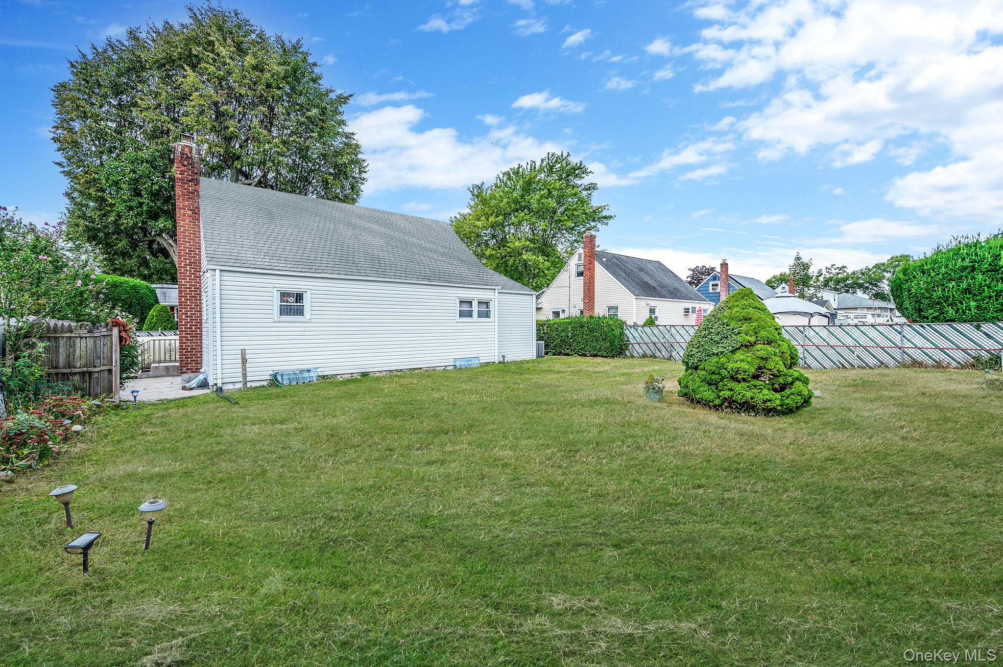 436 N Ontario Avenue, Lindenhurst, NY 11757