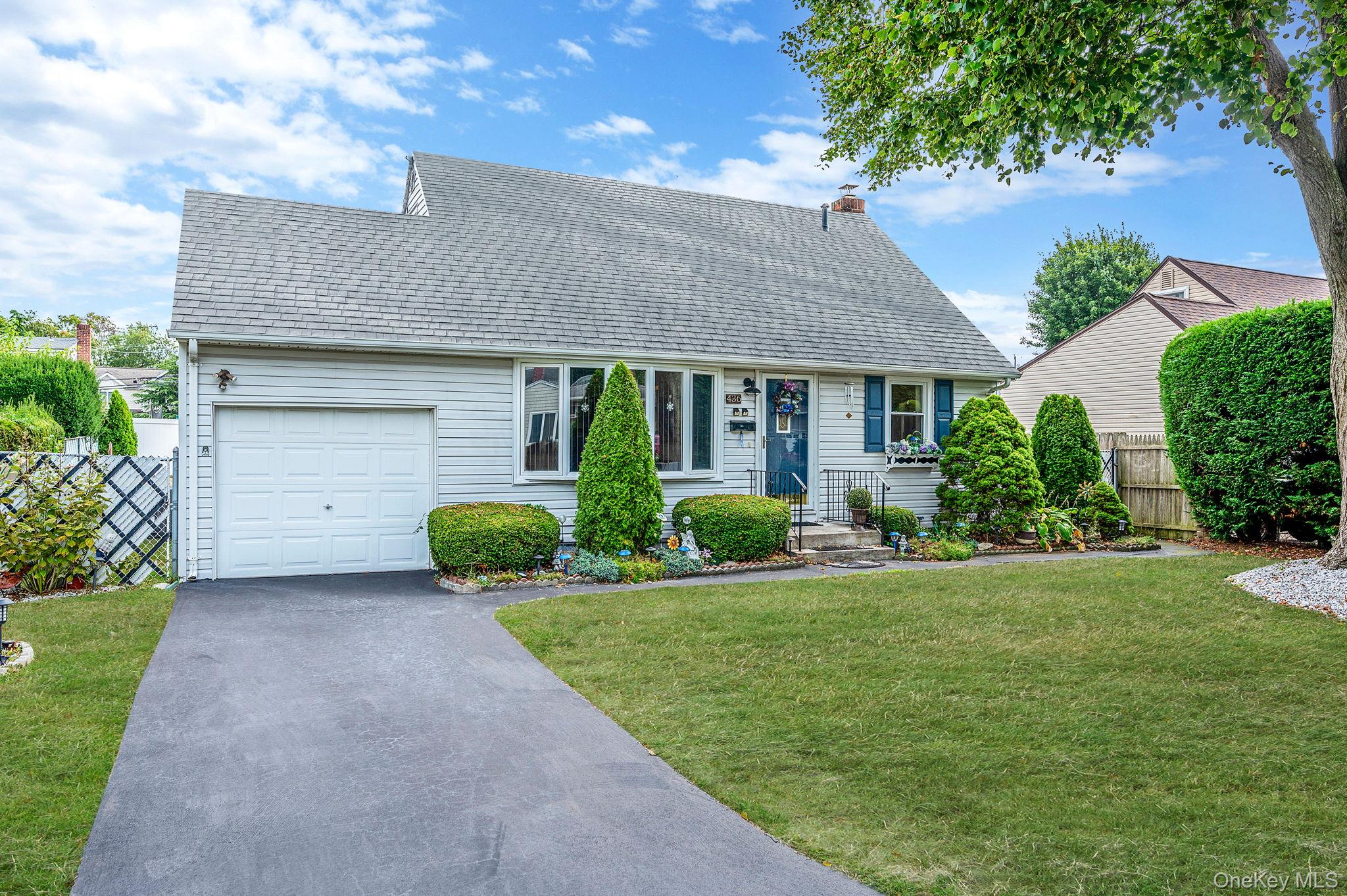 436 N Ontario Avenue, Lindenhurst, NY 11757