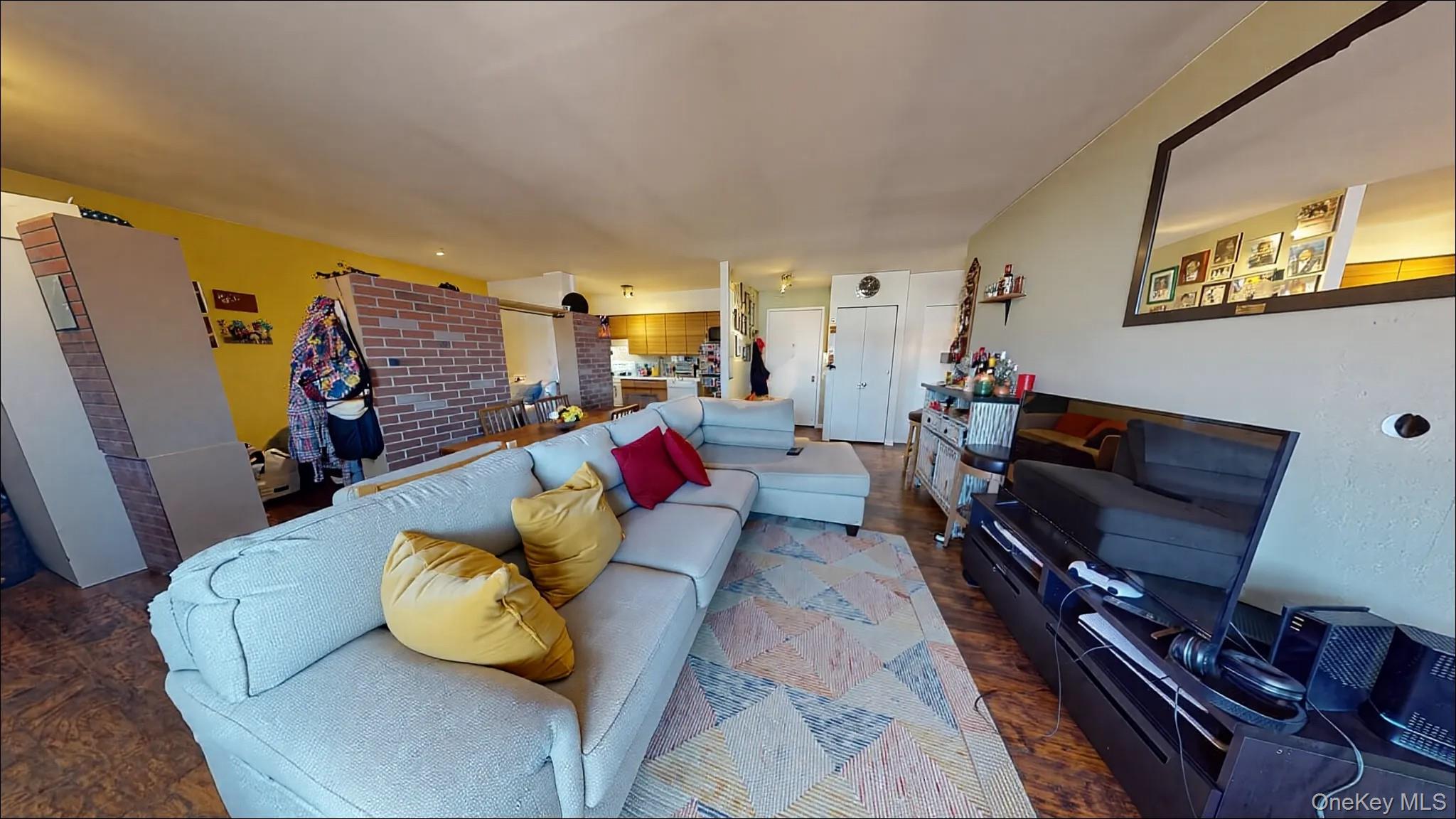 7252 Metropolitan Avenue # 3C, Middle Village, NY 11379