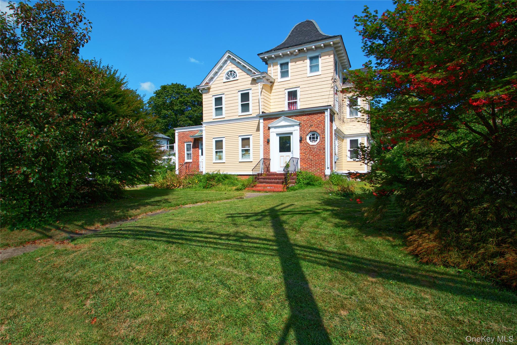 107 Warner Avenue, Roslyn Heights, NY 11577