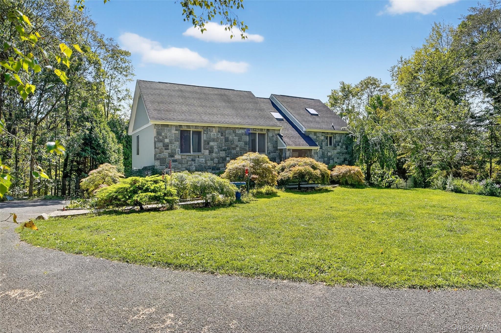 986 Cliff Avenue, Yorktown Heights, NY 10598