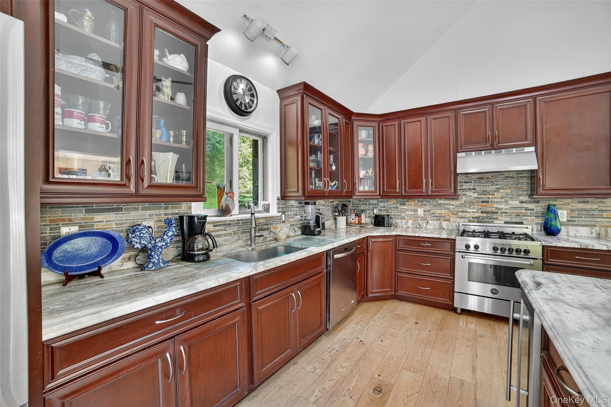 986 Cliff Avenue, Yorktown Heights, NY 10598