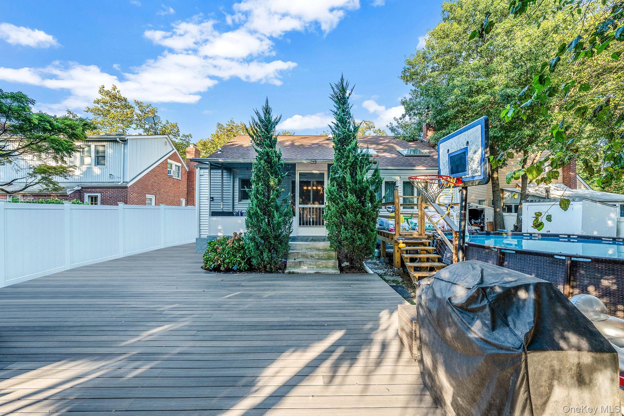 886 Bellmore Ave, Bellmore, NY 11710