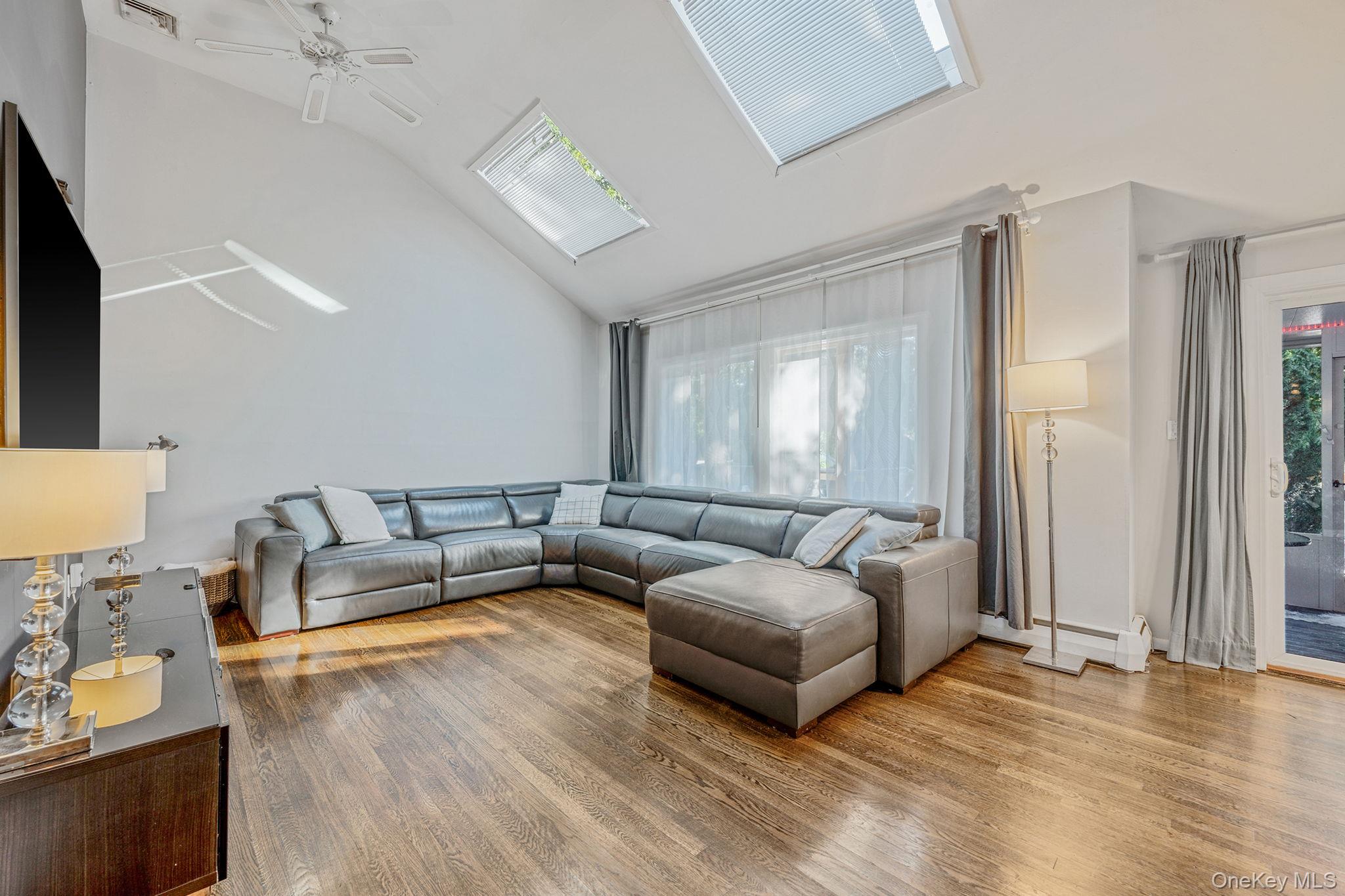 886 Bellmore Ave, Bellmore, NY 11710