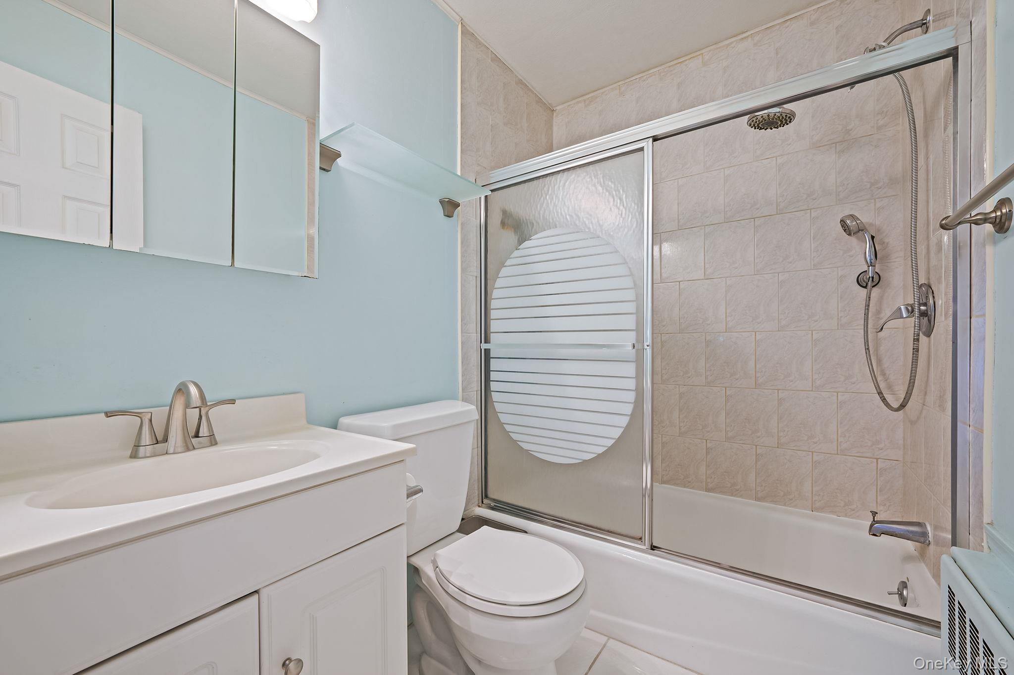 886 Bellmore Ave, Bellmore, NY 11710