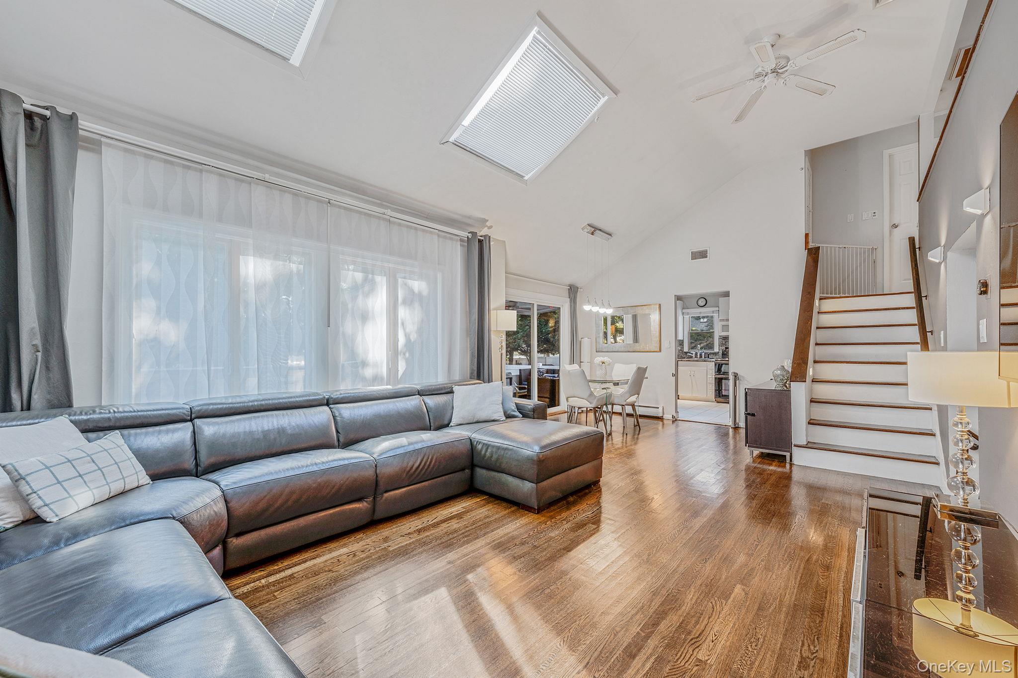 886 Bellmore Ave, Bellmore, NY 11710