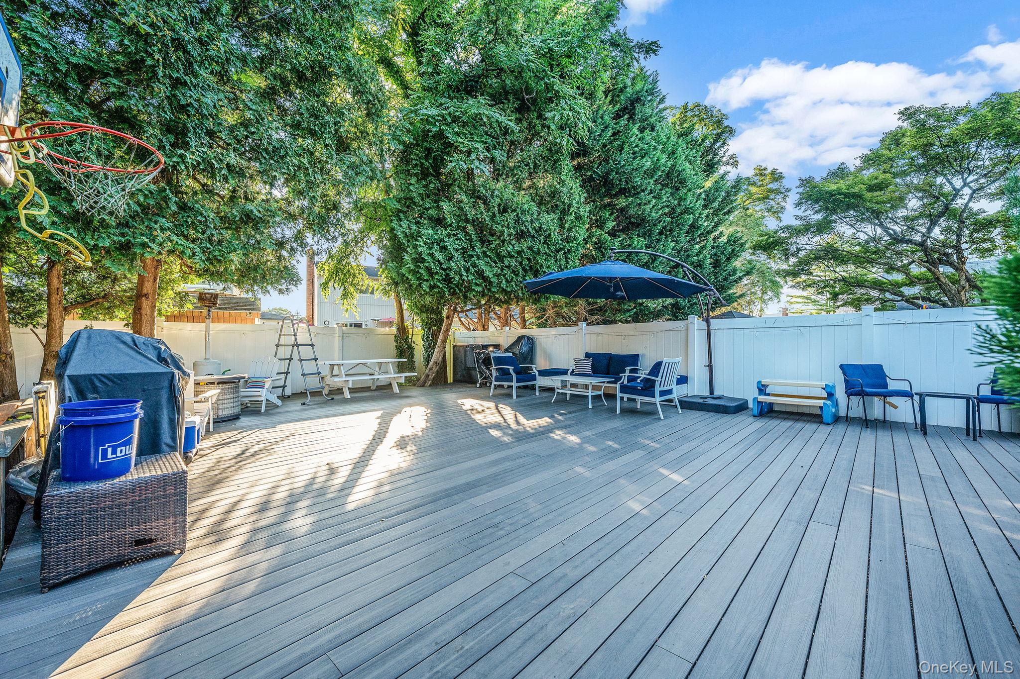 886 Bellmore Ave, Bellmore, NY 11710