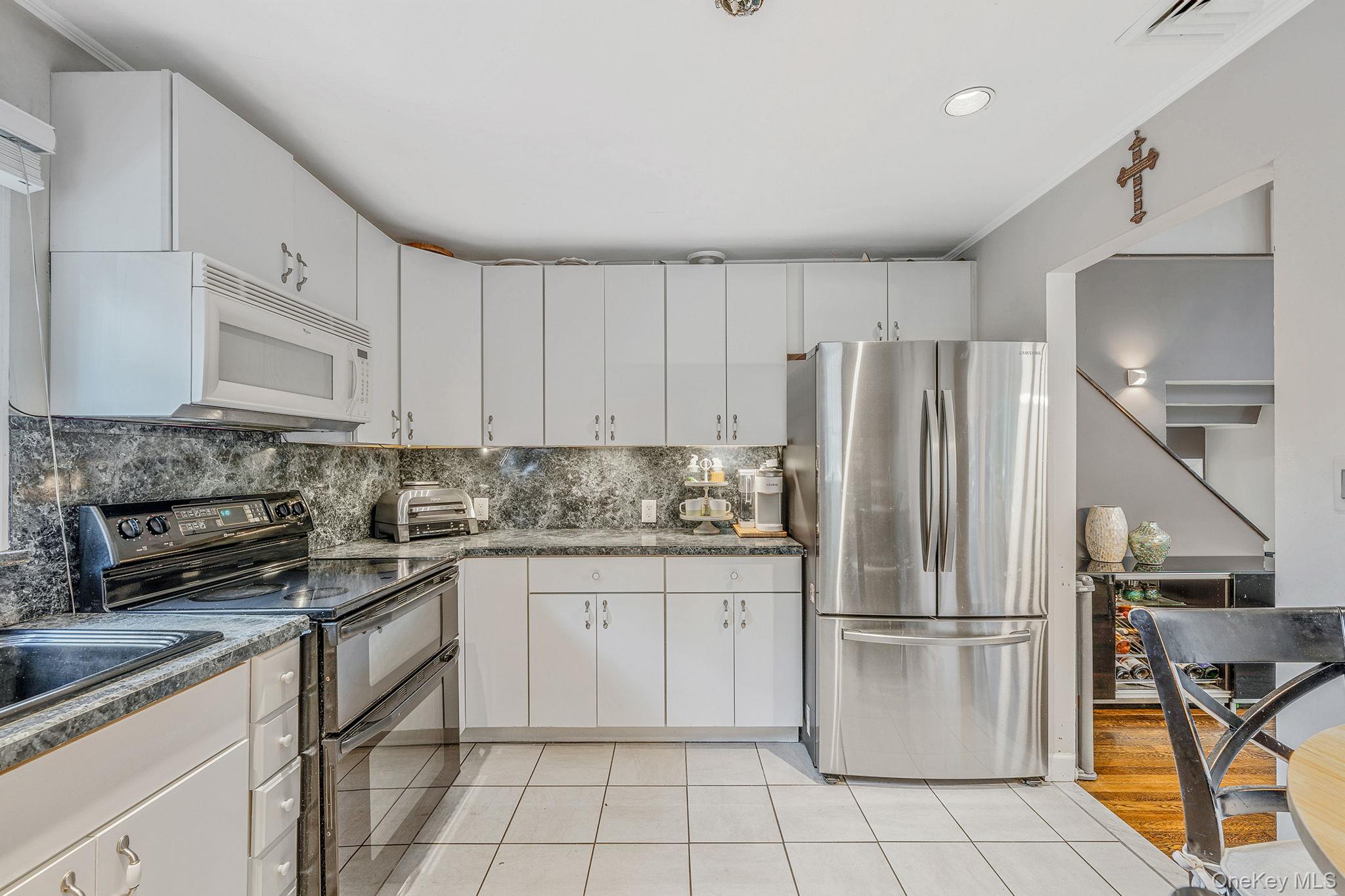 886 Bellmore Ave, Bellmore, NY 11710