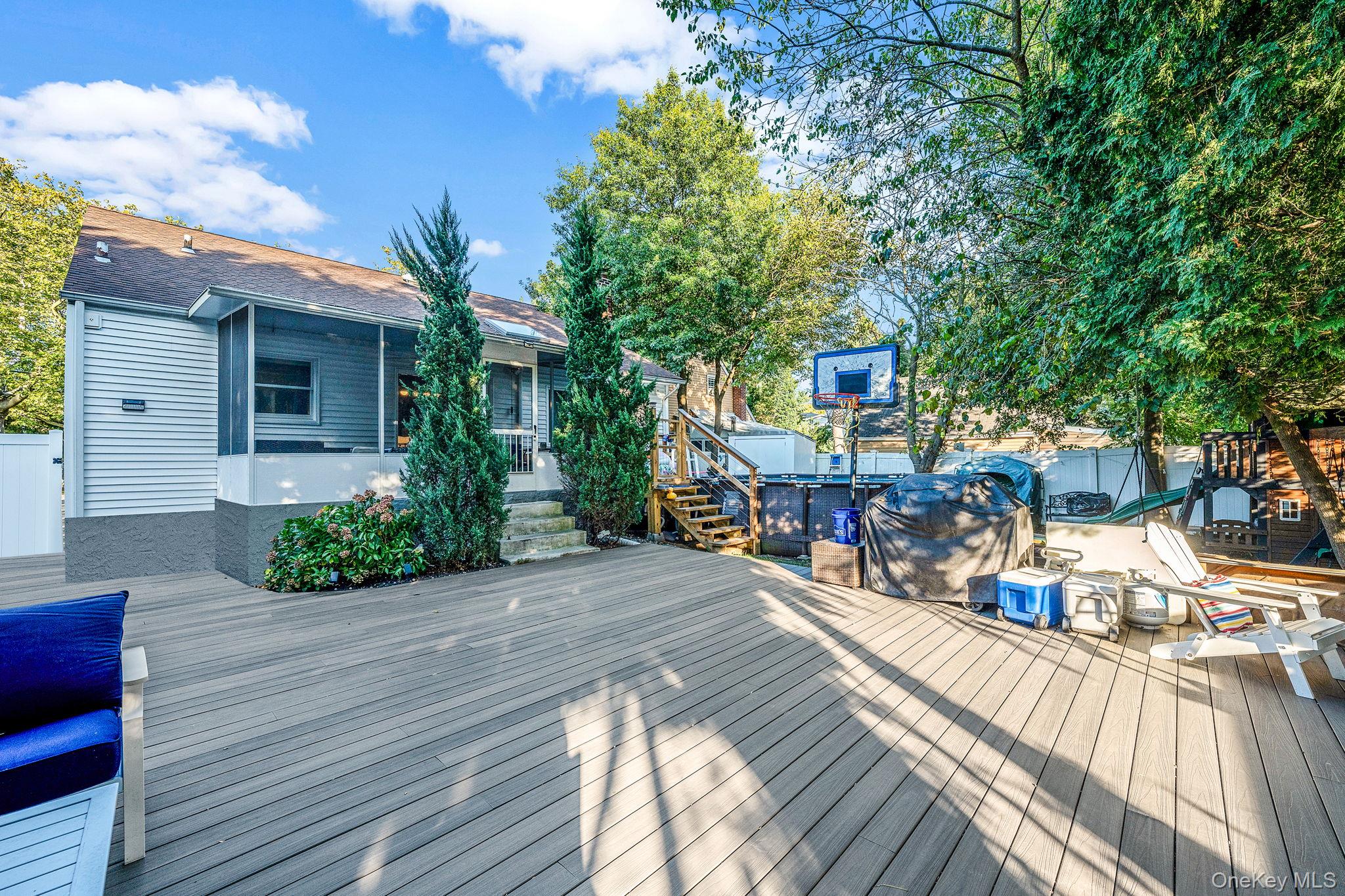 886 Bellmore Ave, Bellmore, NY 11710