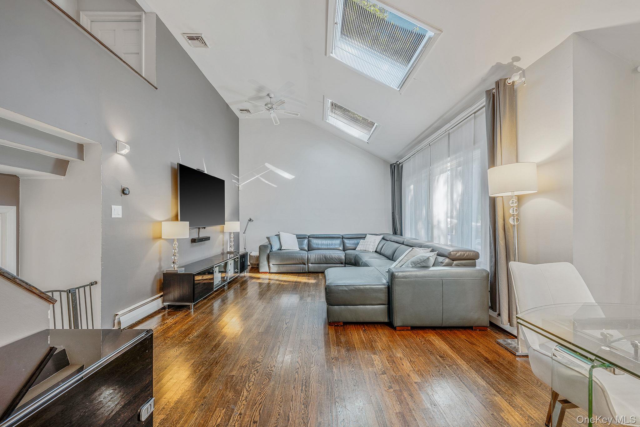 886 Bellmore Ave, Bellmore, NY 11710