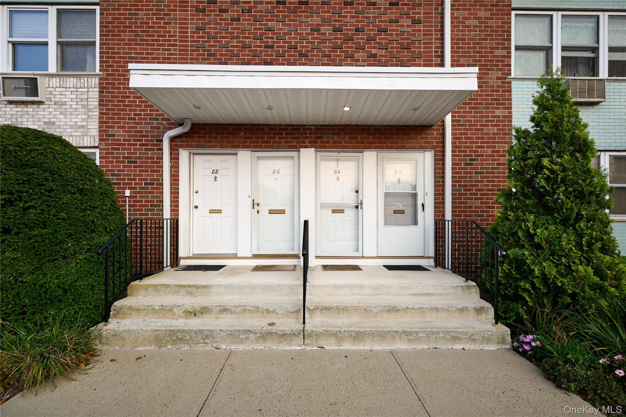 86 Farber Drive # 86, West Babylon, NY 11704