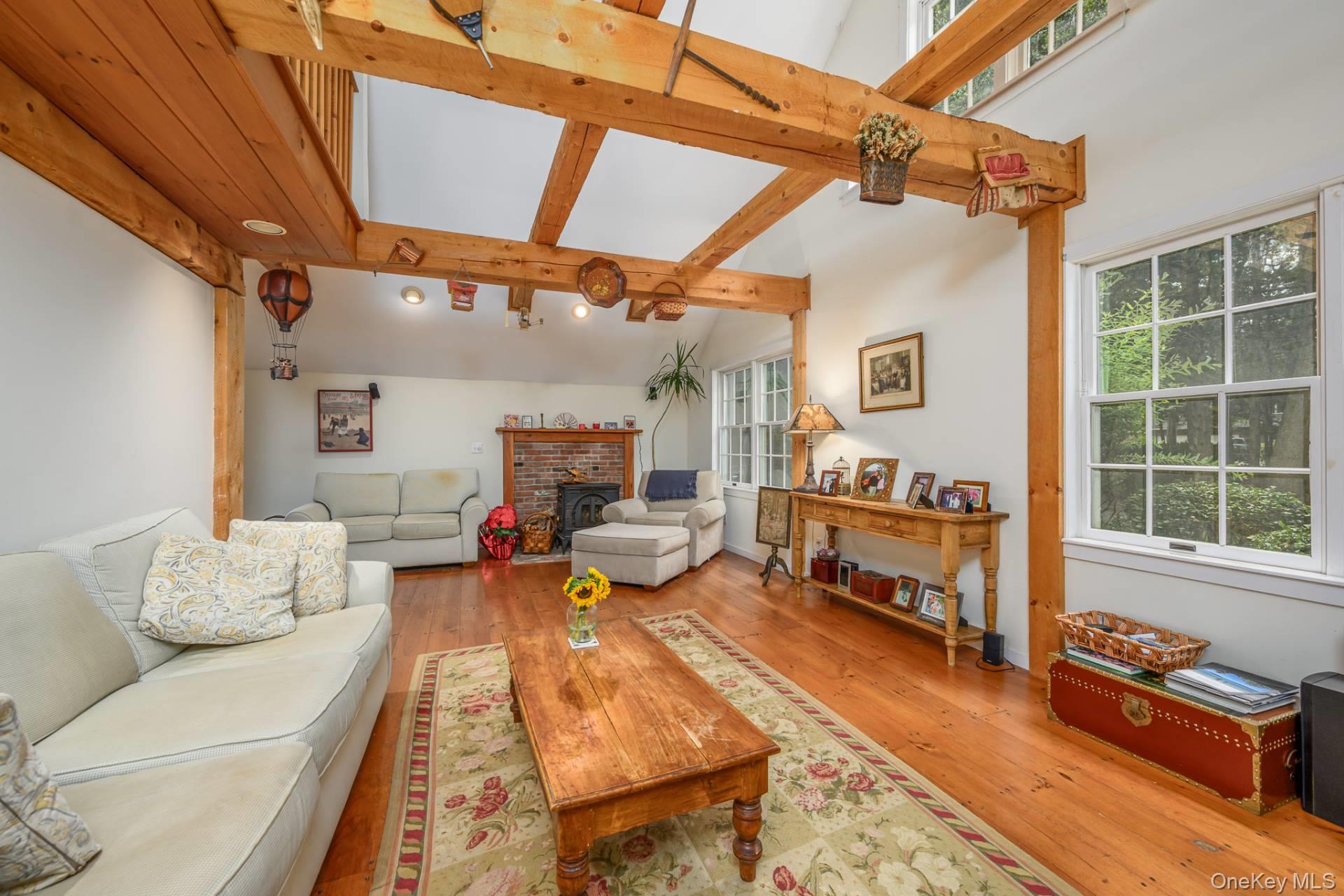 8 Seaweed Road, Southampton, NY 11968