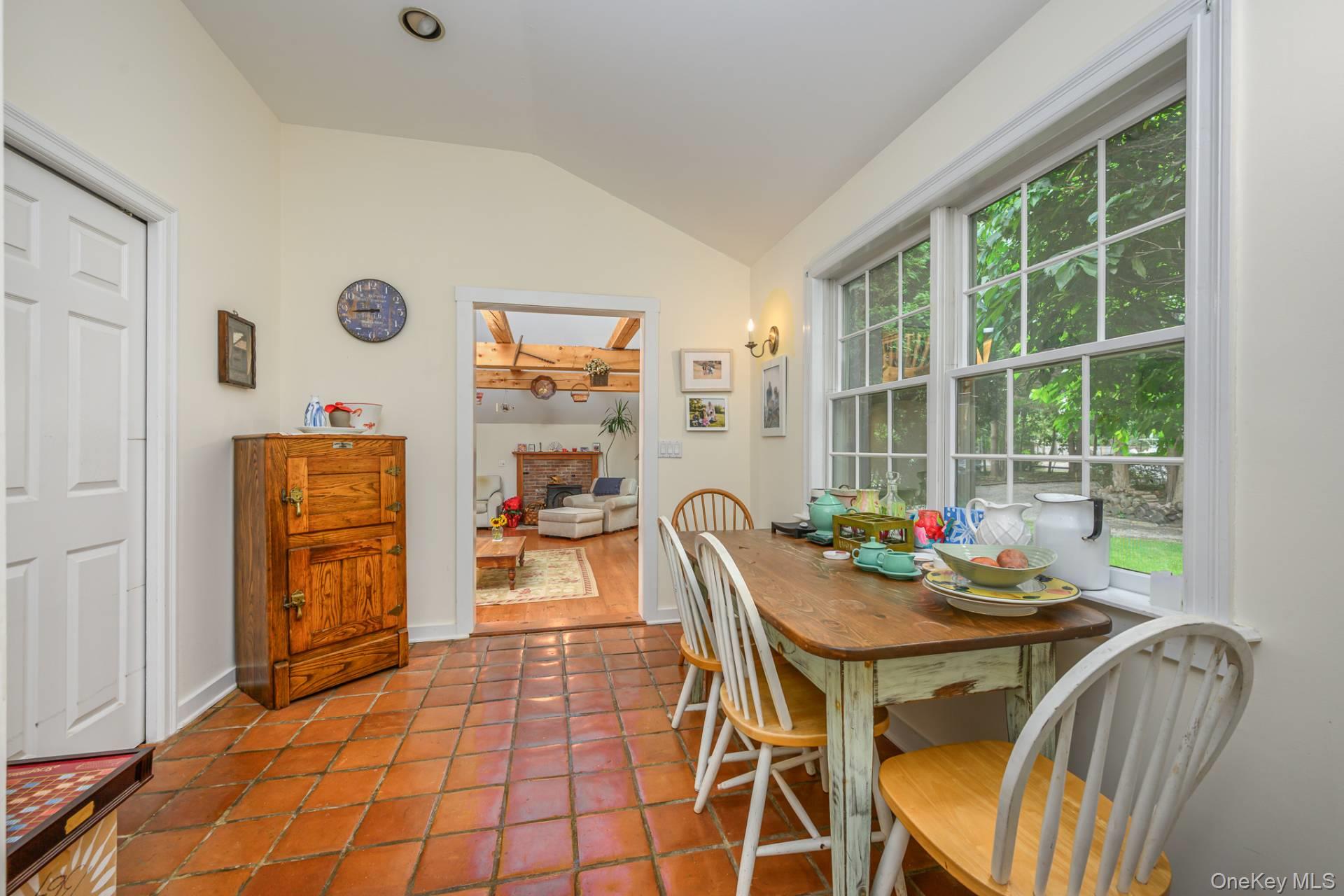 8 Seaweed Road, Southampton, NY 11968