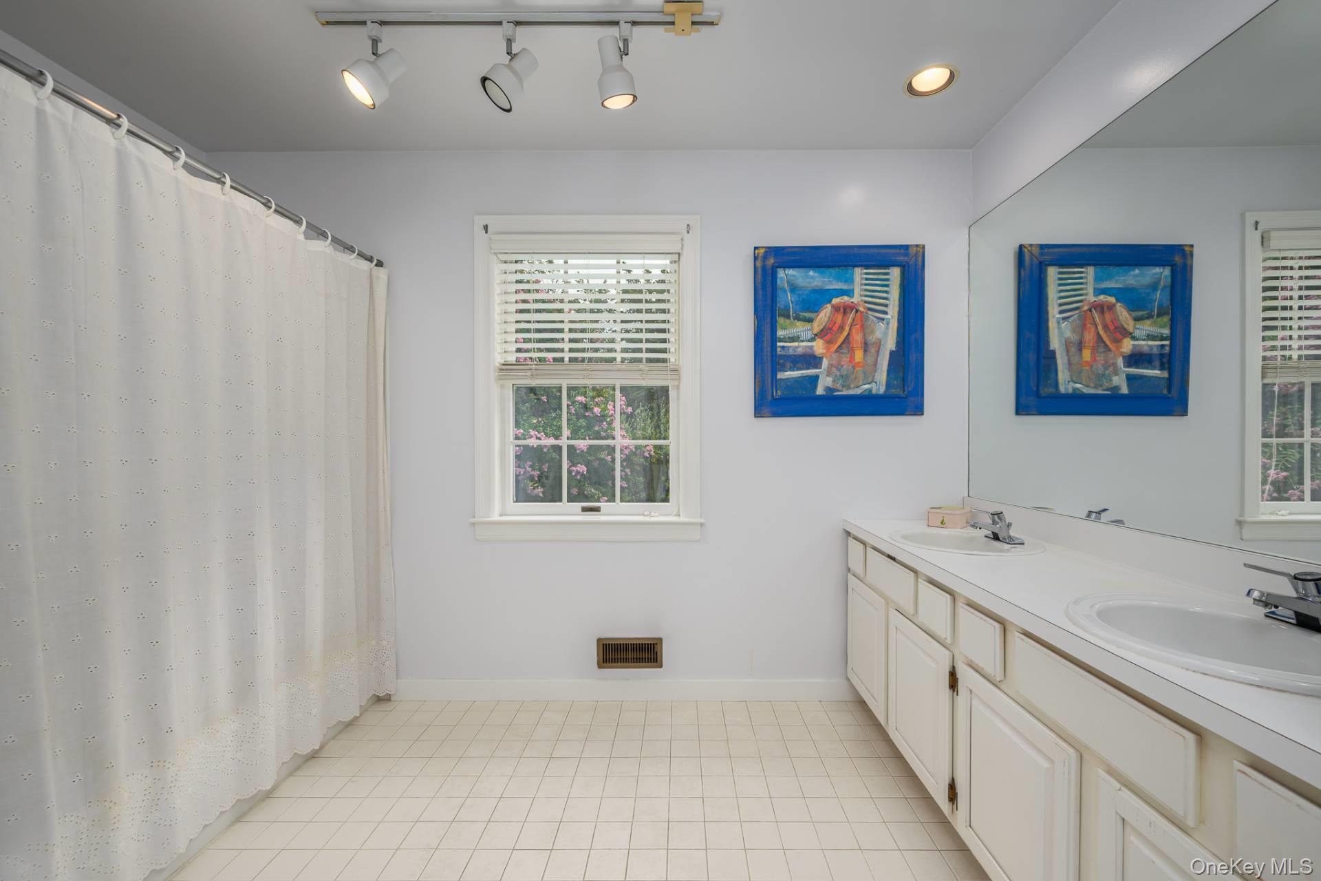 8 Seaweed Road, Southampton, NY 11968