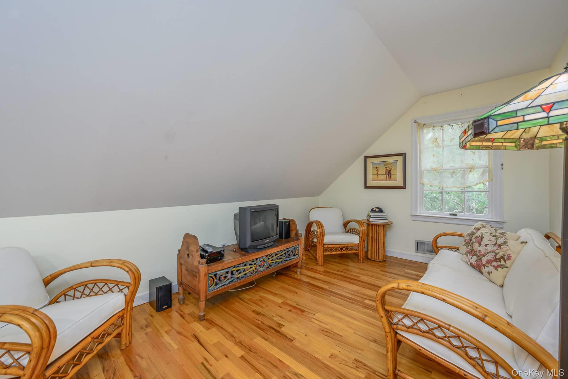 8 Seaweed Road, Southampton, NY 11968