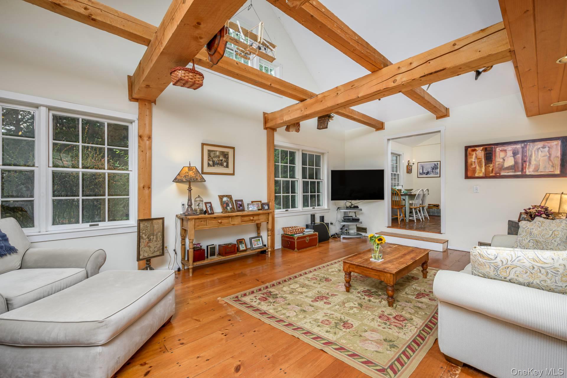 8 Seaweed Road, Southampton, NY 11968