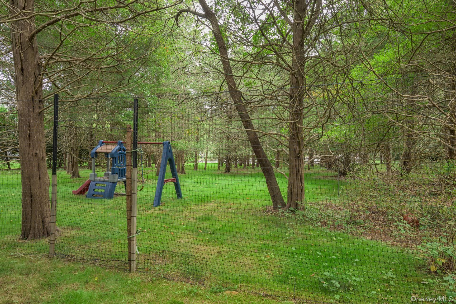 8 Seaweed Road, Southampton, NY 11968