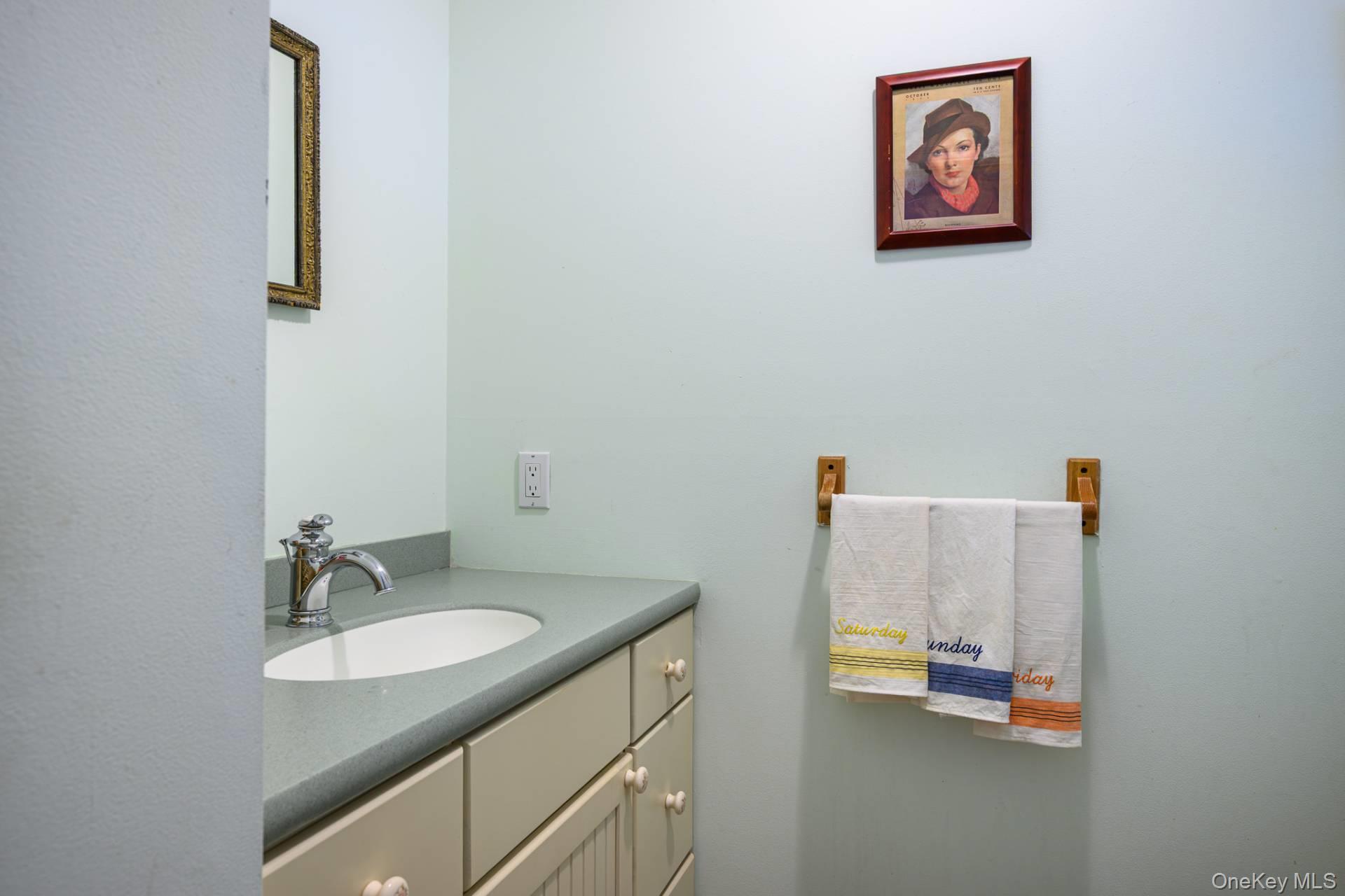 8 Seaweed Road, Southampton, NY 11968