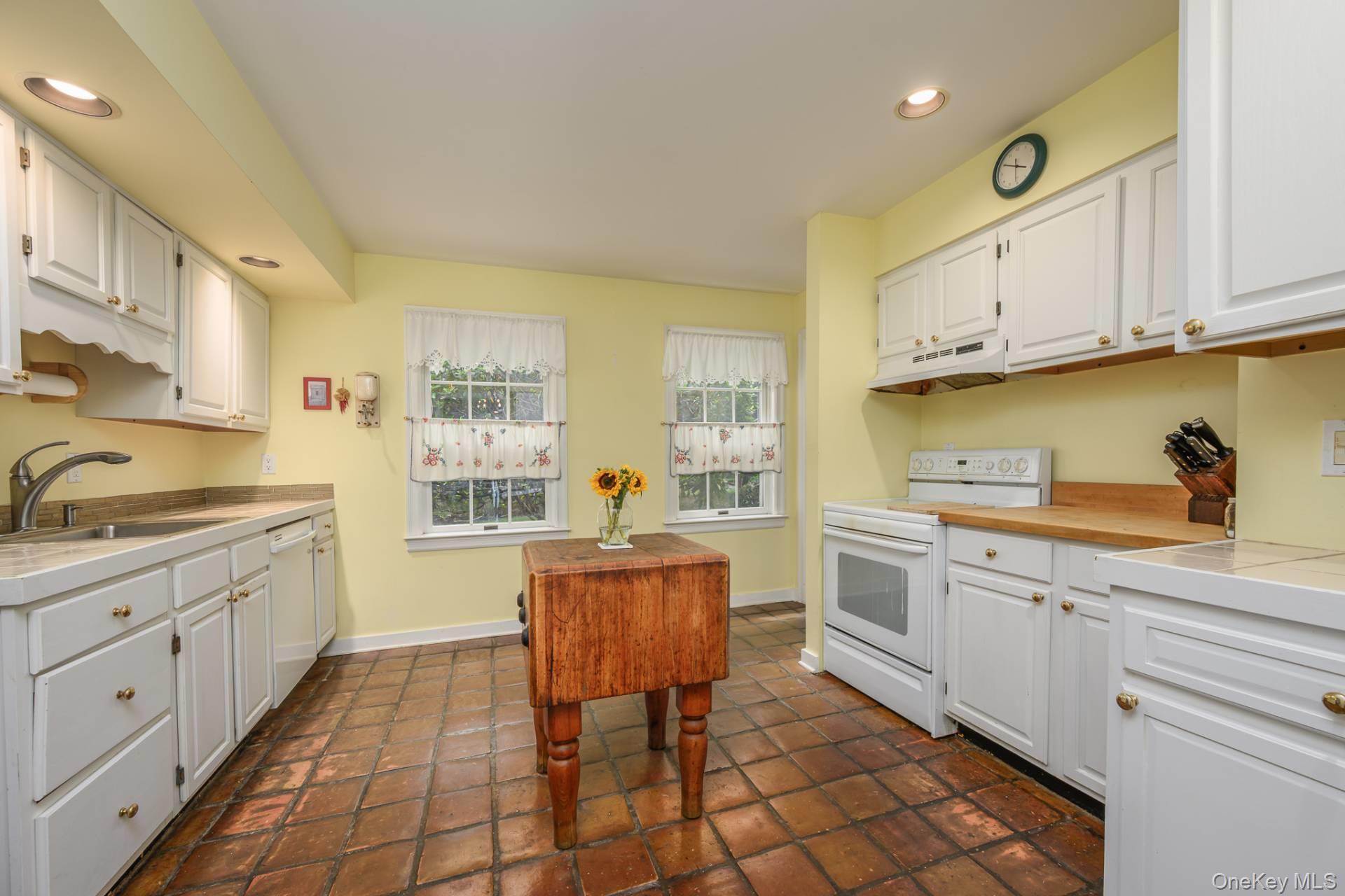 8 Seaweed Road, Southampton, NY 11968