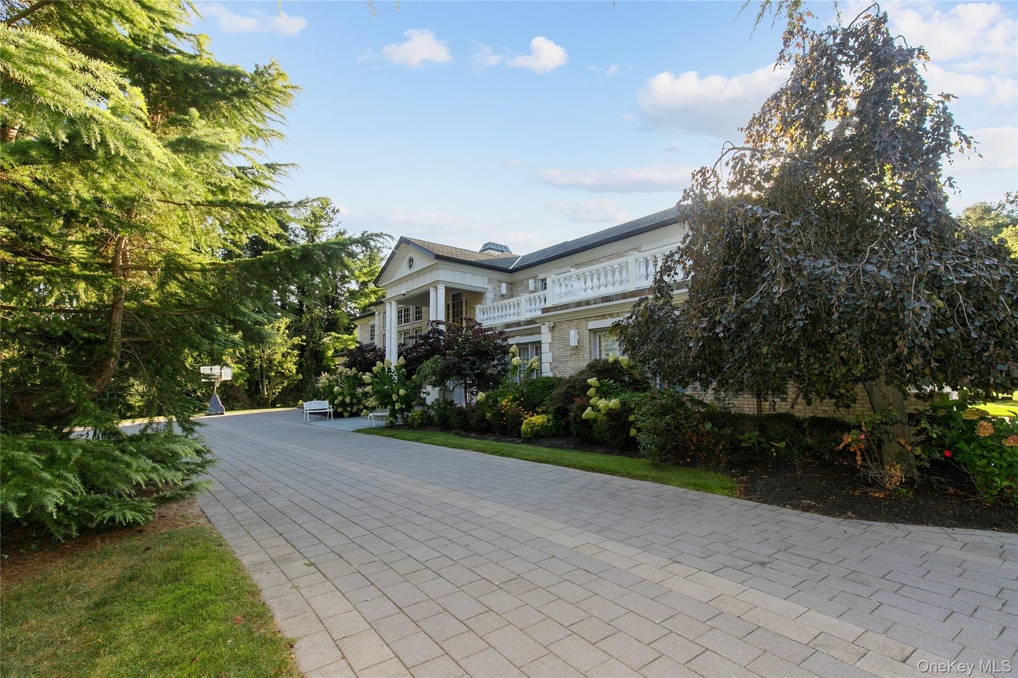 5 Farmwoods Lane, Upper Brookville, NY 11545