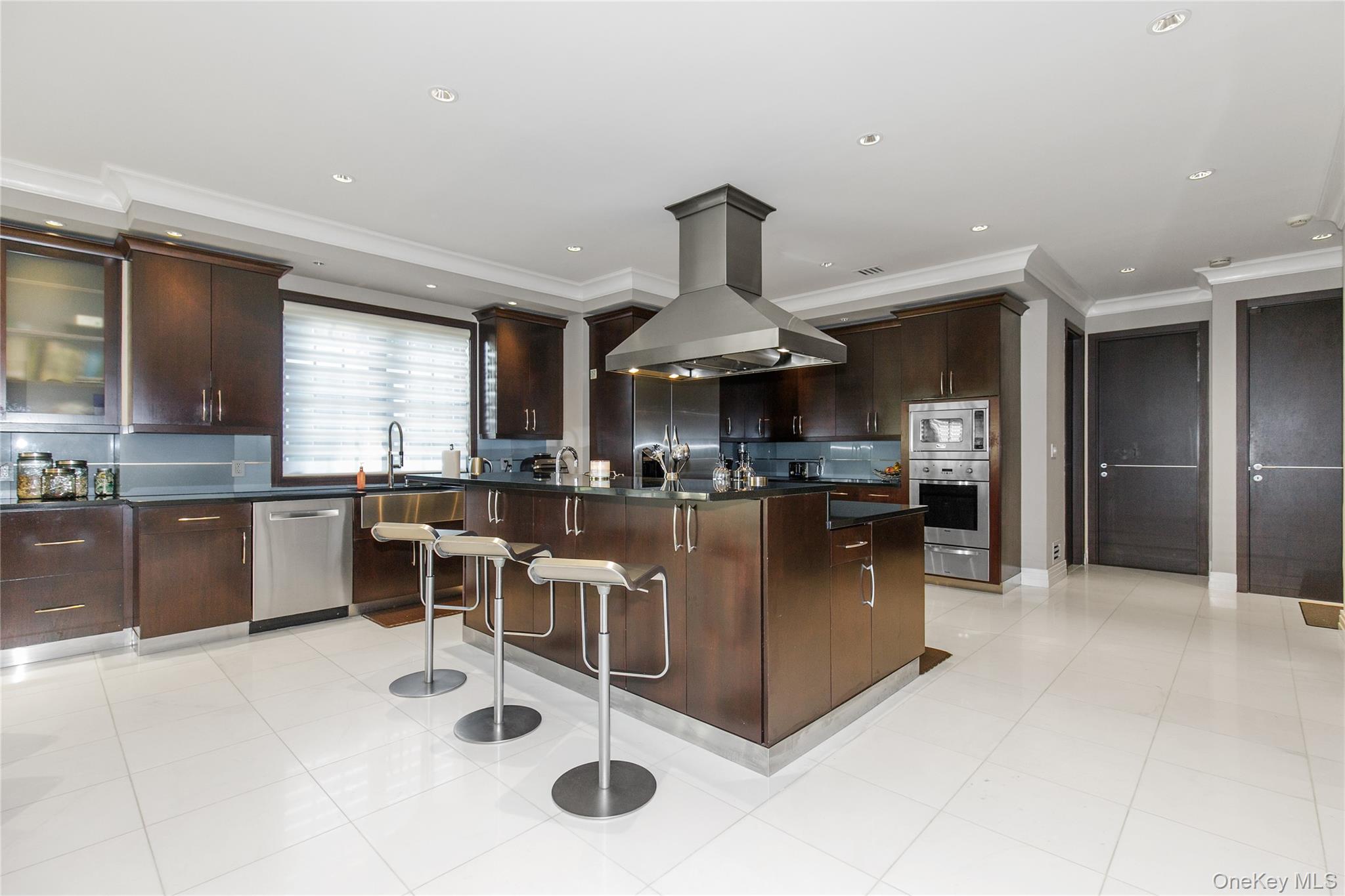 5 Farmwoods Lane, Upper Brookville, NY 11545