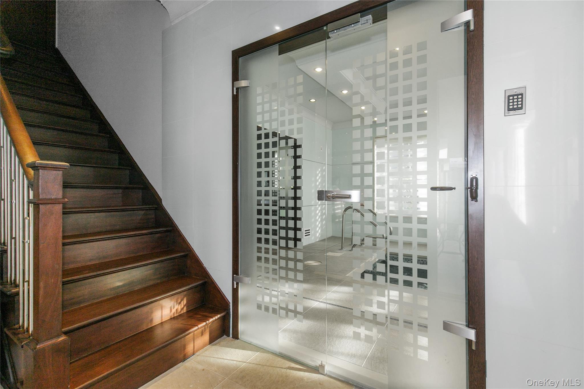 5 Farmwoods Lane, Upper Brookville, NY 11545