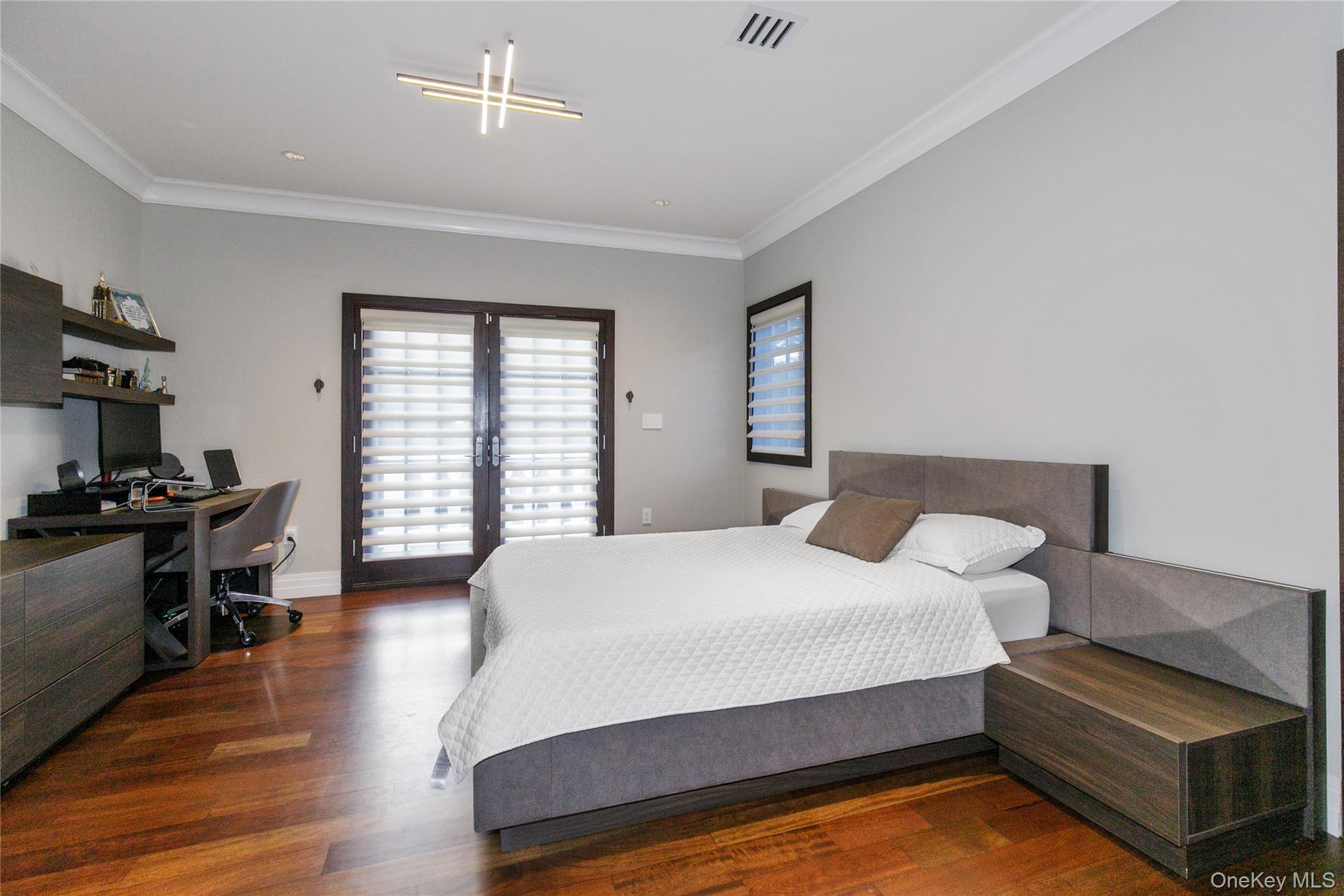 5 Farmwoods Lane, Upper Brookville, NY 11545