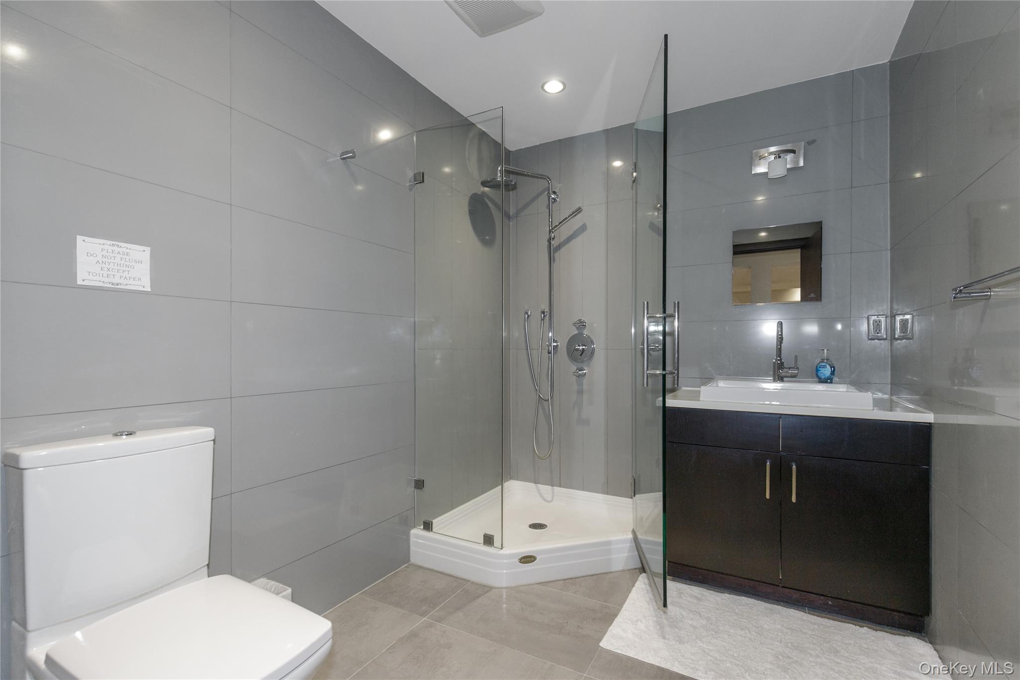 5 Farmwoods Lane, Upper Brookville, NY 11545