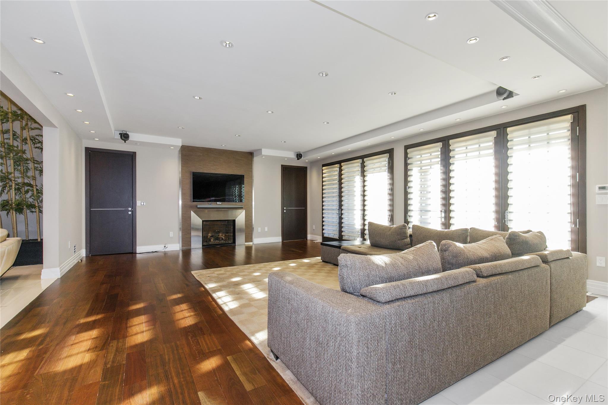 5 Farmwoods Lane, Upper Brookville, NY 11545