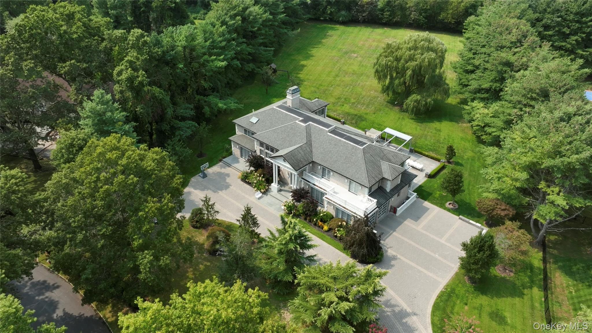 5 Farmwoods Lane, Upper Brookville, NY 11545