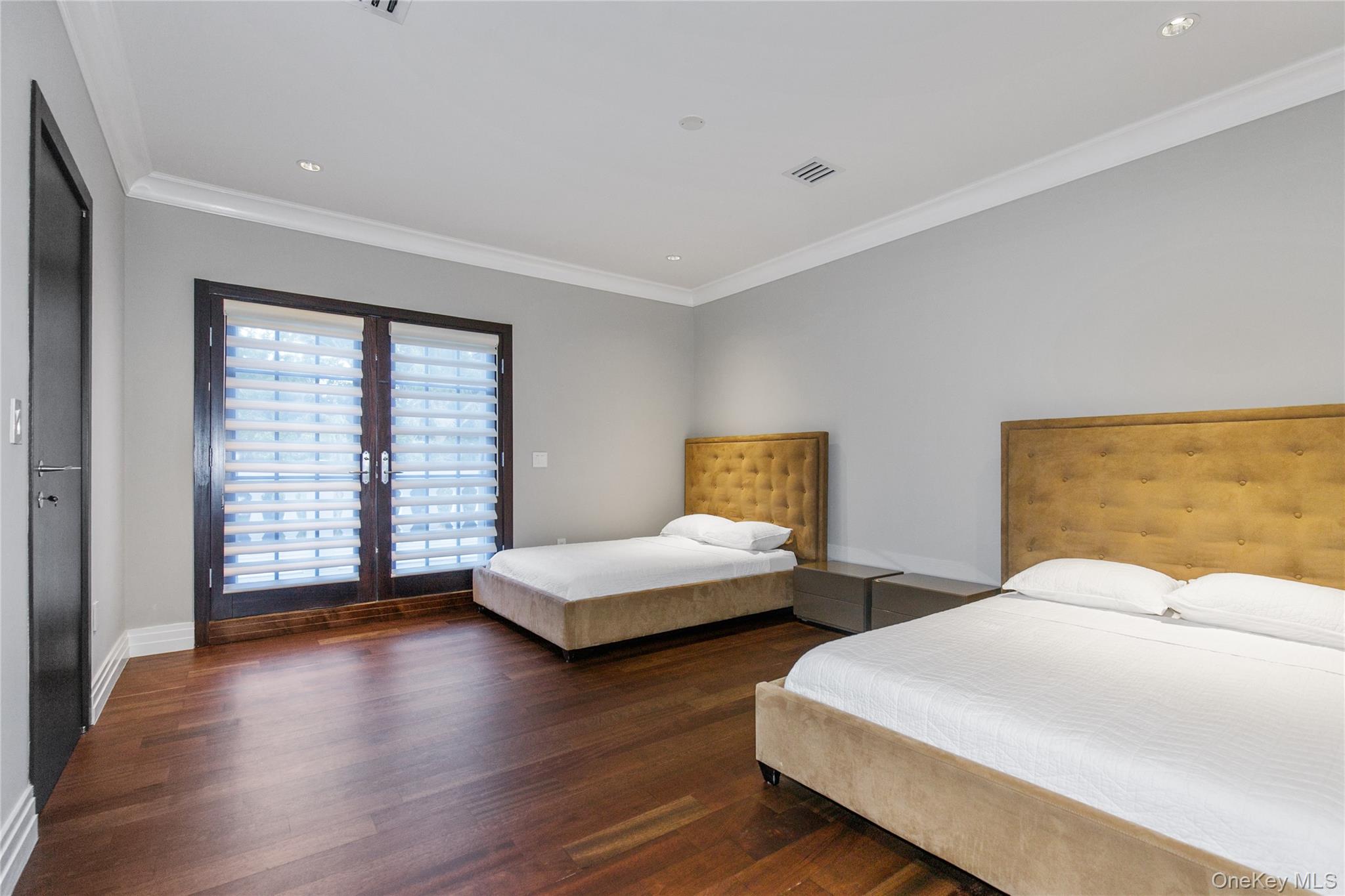 5 Farmwoods Lane, Upper Brookville, NY 11545