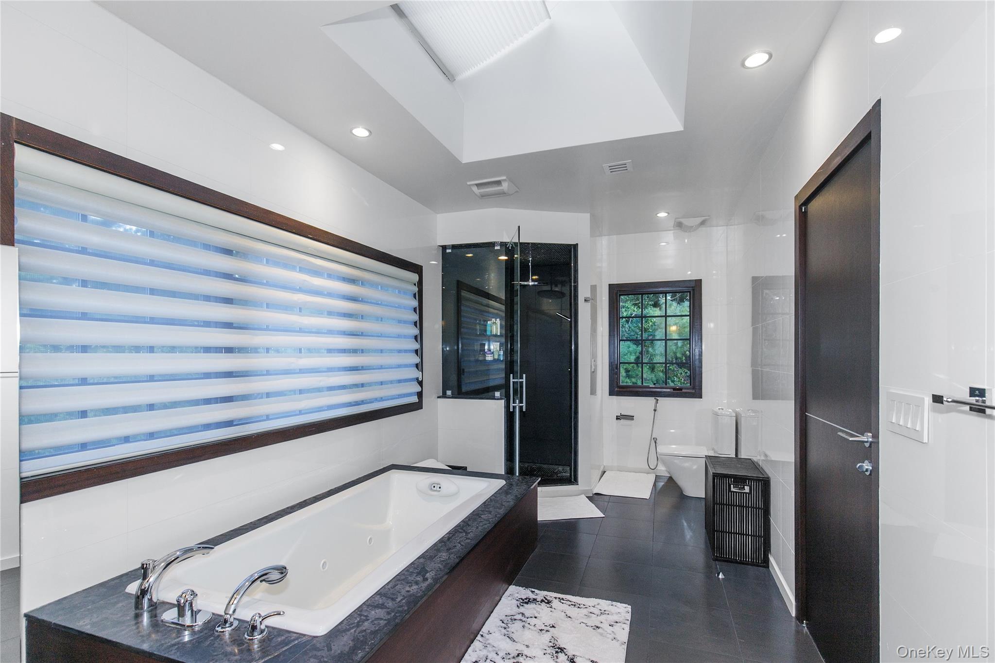 5 Farmwoods Lane, Upper Brookville, NY 11545