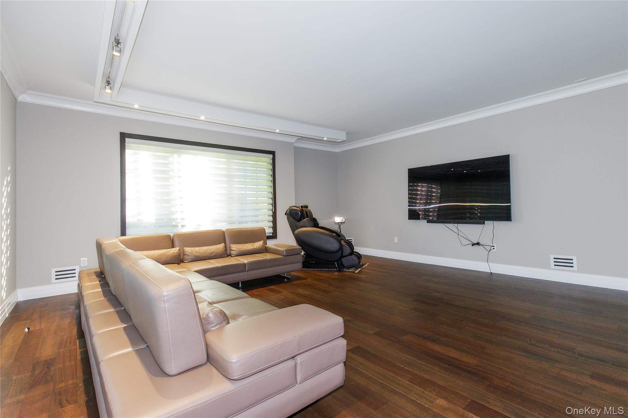 5 Farmwoods Lane, Upper Brookville, NY 11545