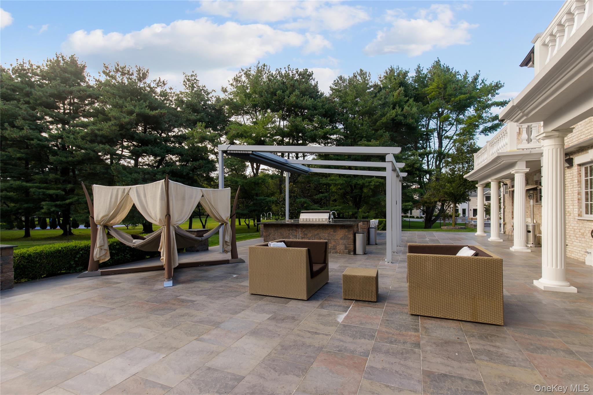 5 Farmwoods Lane, Upper Brookville, NY 11545