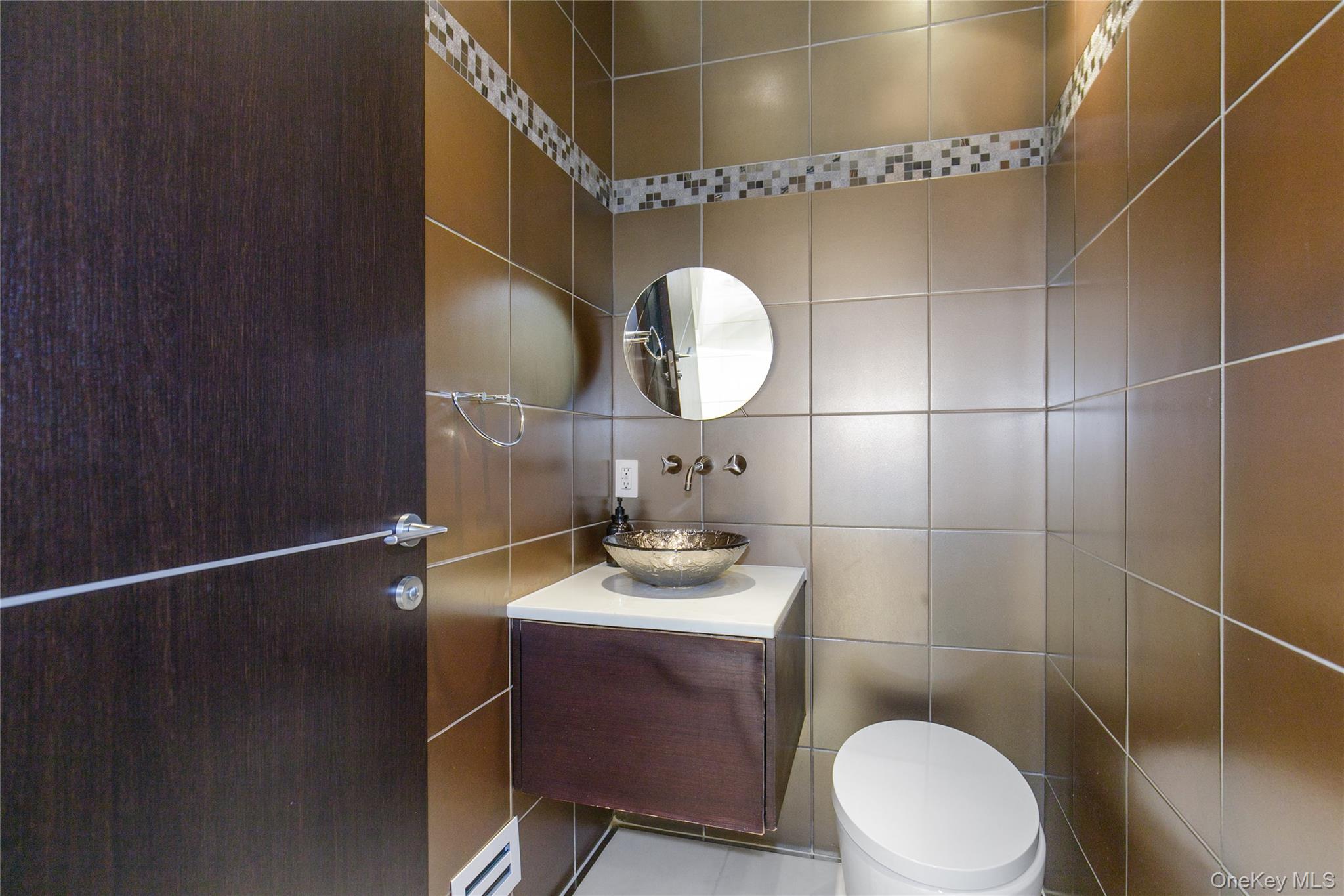 5 Farmwoods Lane, Upper Brookville, NY 11545