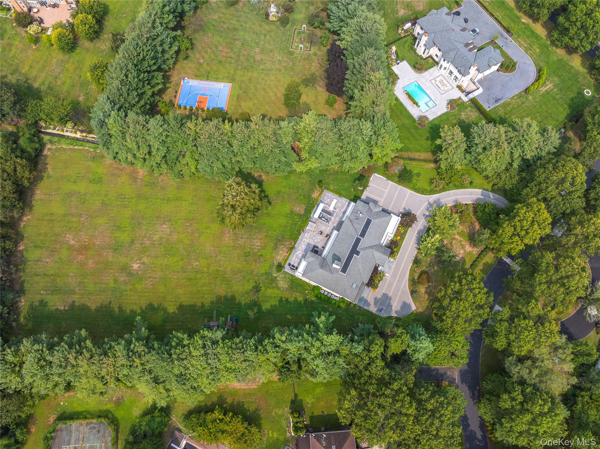 5 Farmwoods Lane, Upper Brookville, NY 11545