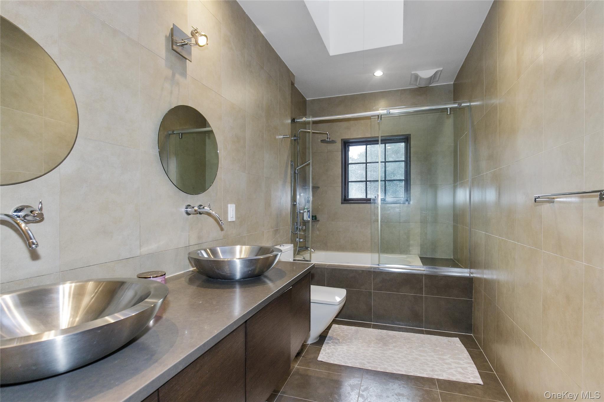 5 Farmwoods Lane, Upper Brookville, NY 11545