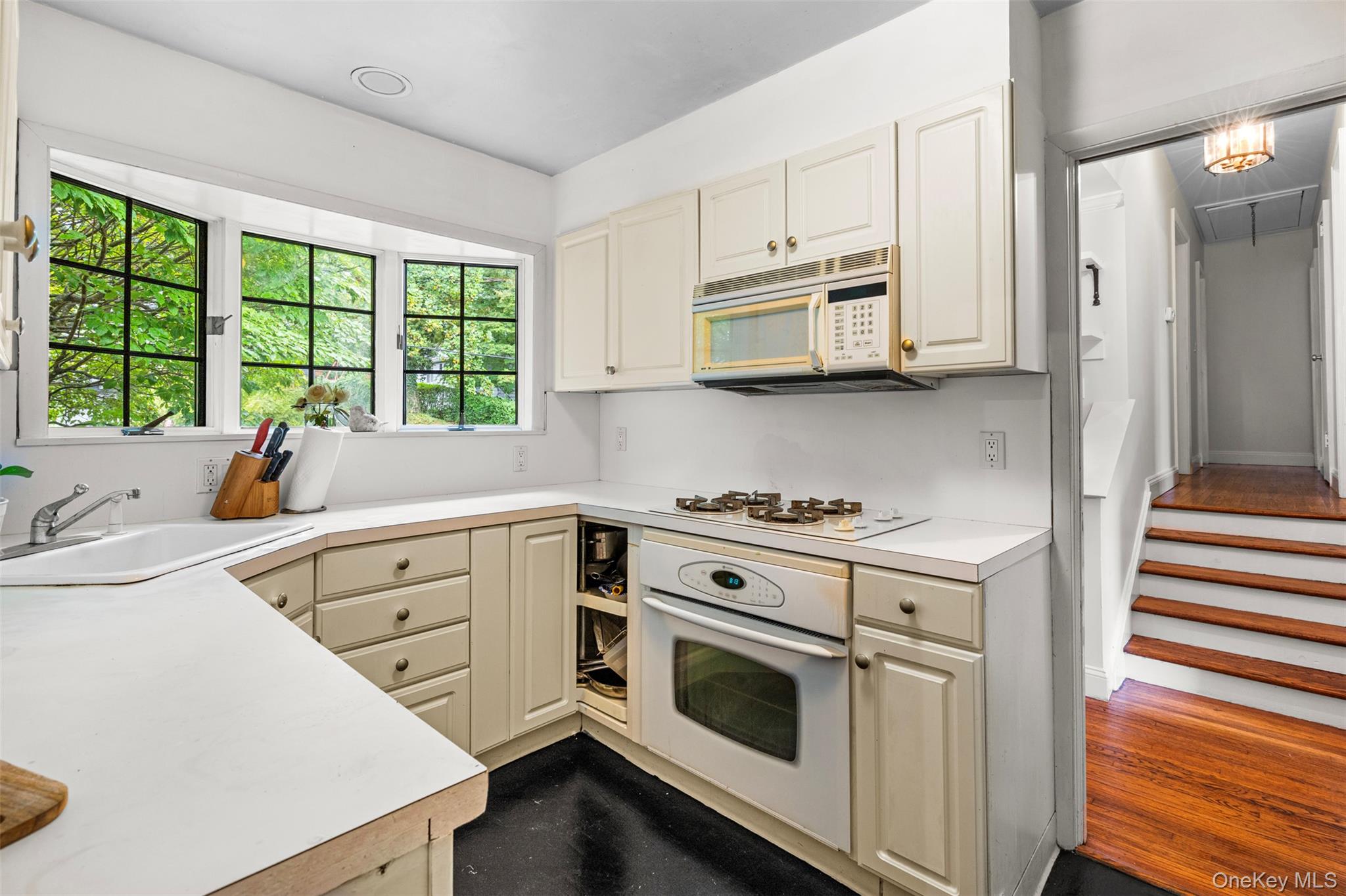 24 Jaffray Court, Irvington, NY 10533