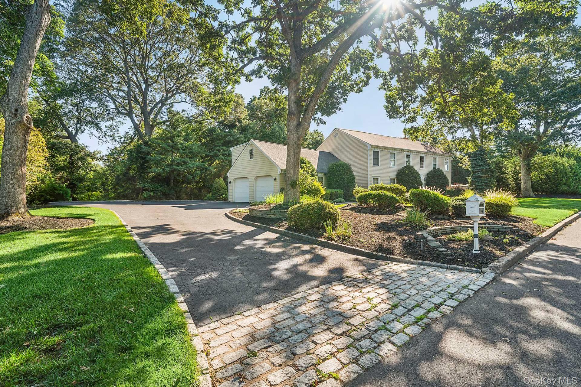 5 Munroe Avenue, Mount Sinai, NY 11766