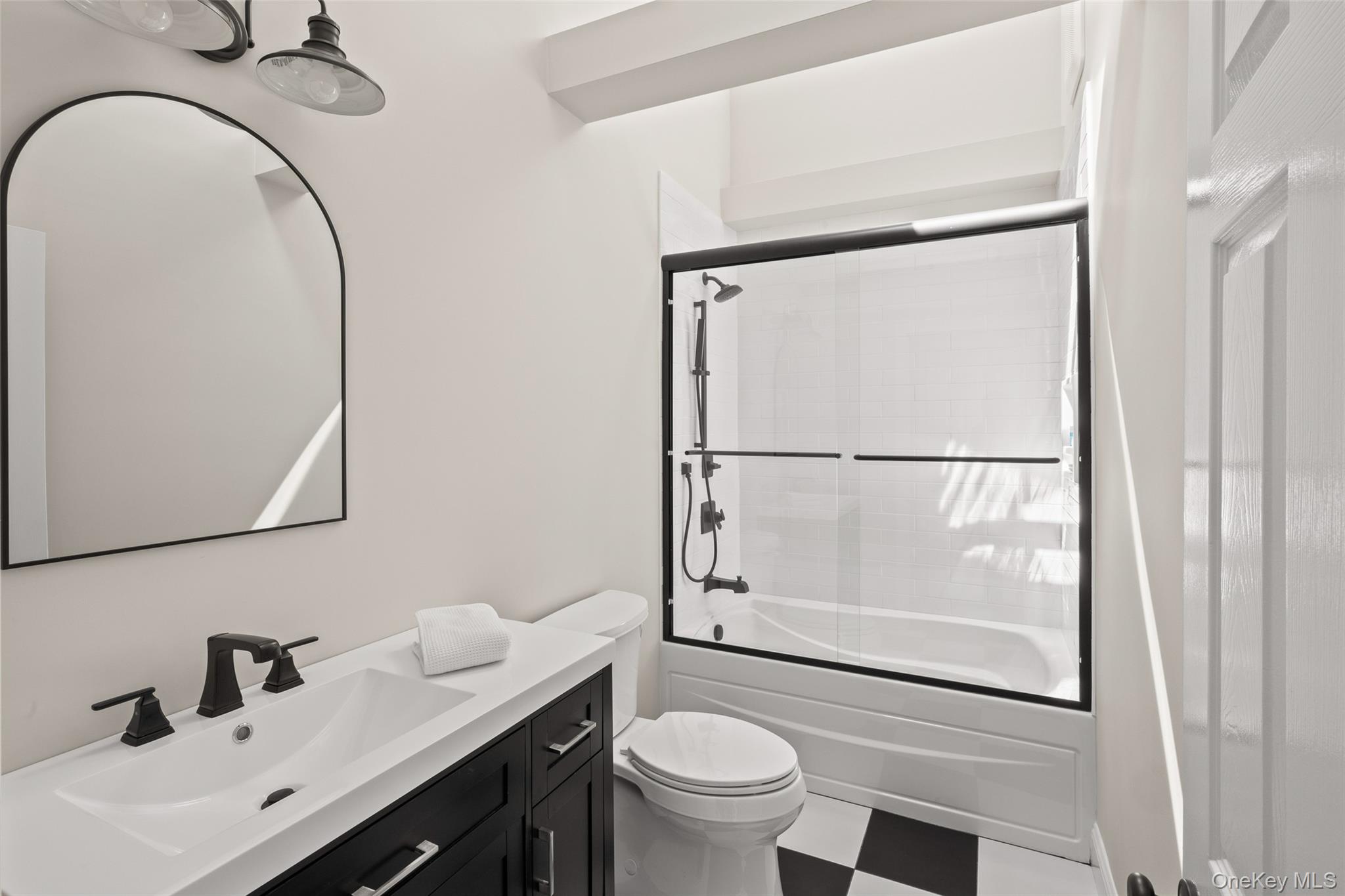 18 Watersedge Way, Port Jefferson, NY 11777