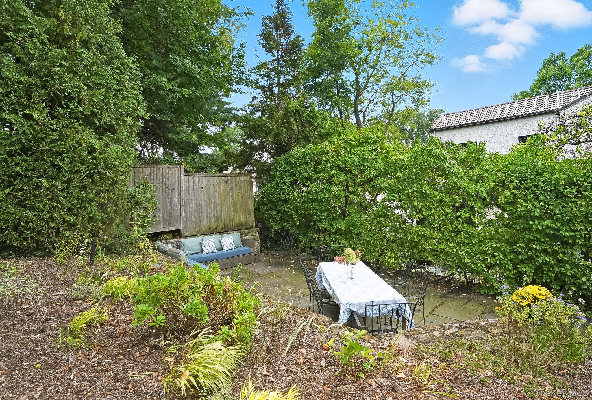 11 Virginia Place, Larchmont, NY 10538