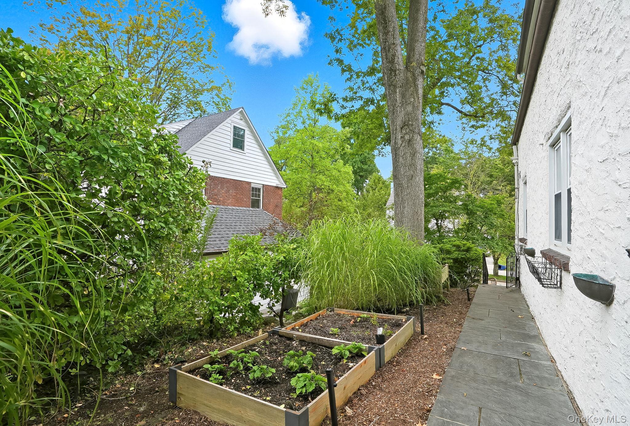 11 Virginia Place, Larchmont, NY 10538