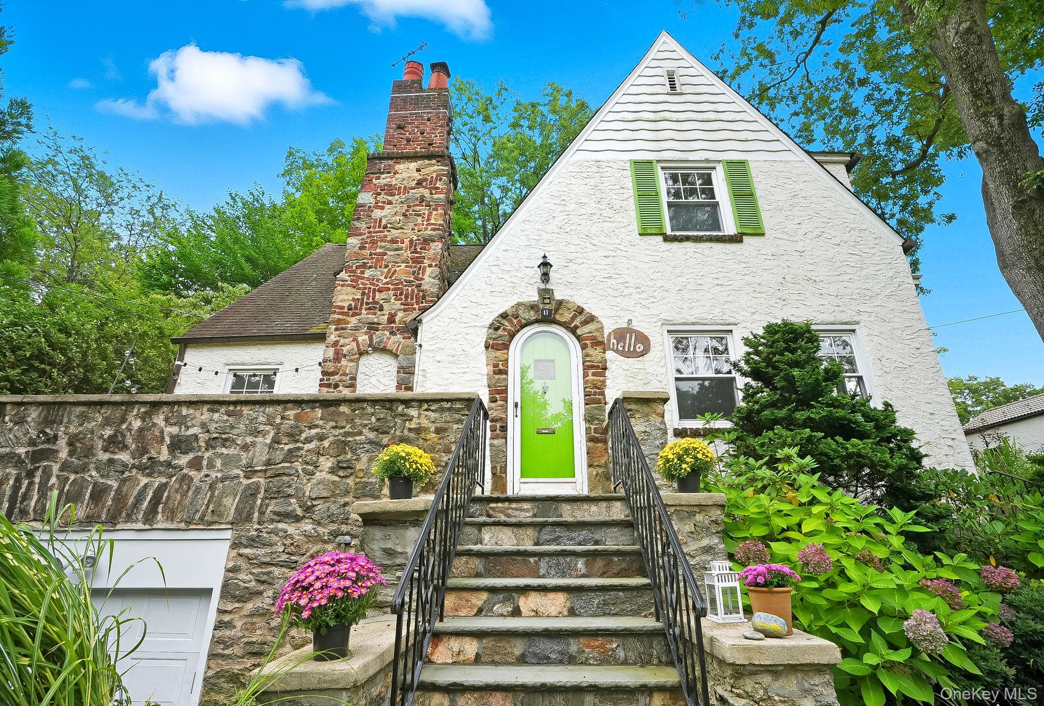 11 Virginia Place, Larchmont, NY 10538