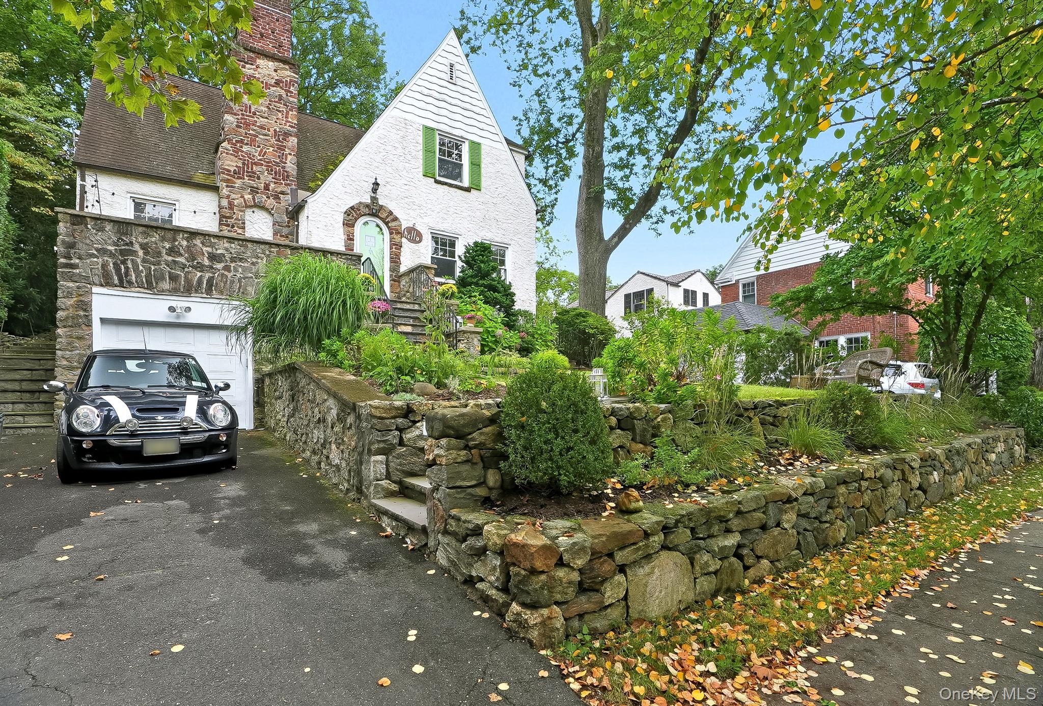 11 Virginia Place, Larchmont, NY 10538