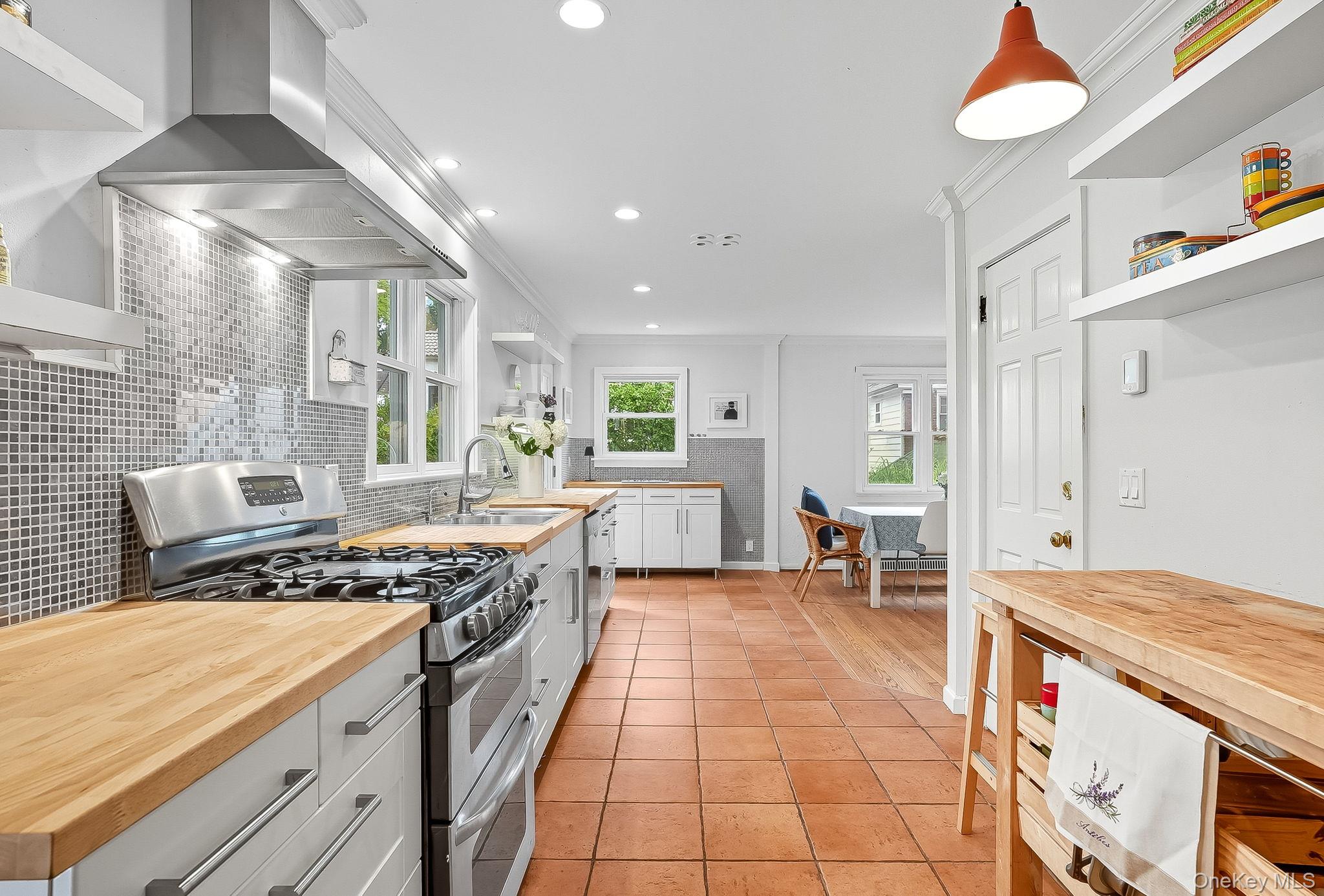 11 Virginia Place, Larchmont, NY 10538