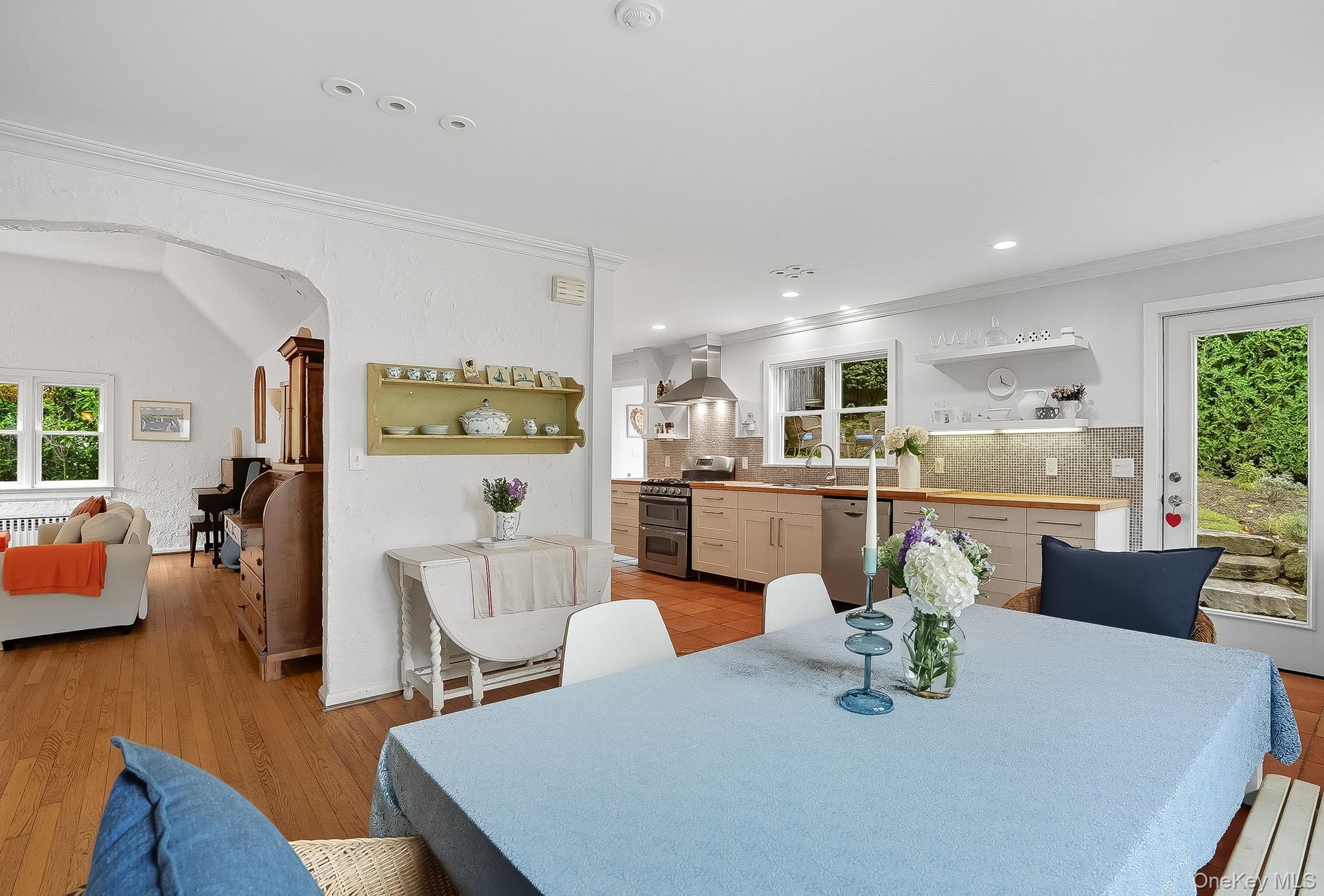 11 Virginia Place, Larchmont, NY 10538