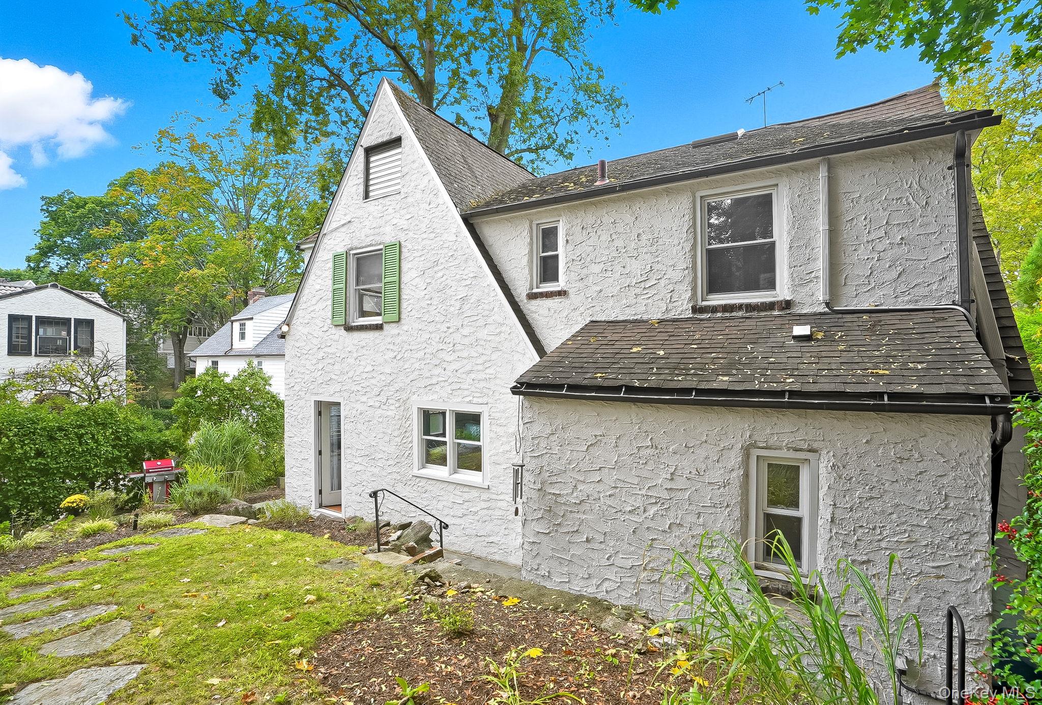 11 Virginia Place, Larchmont, NY 10538