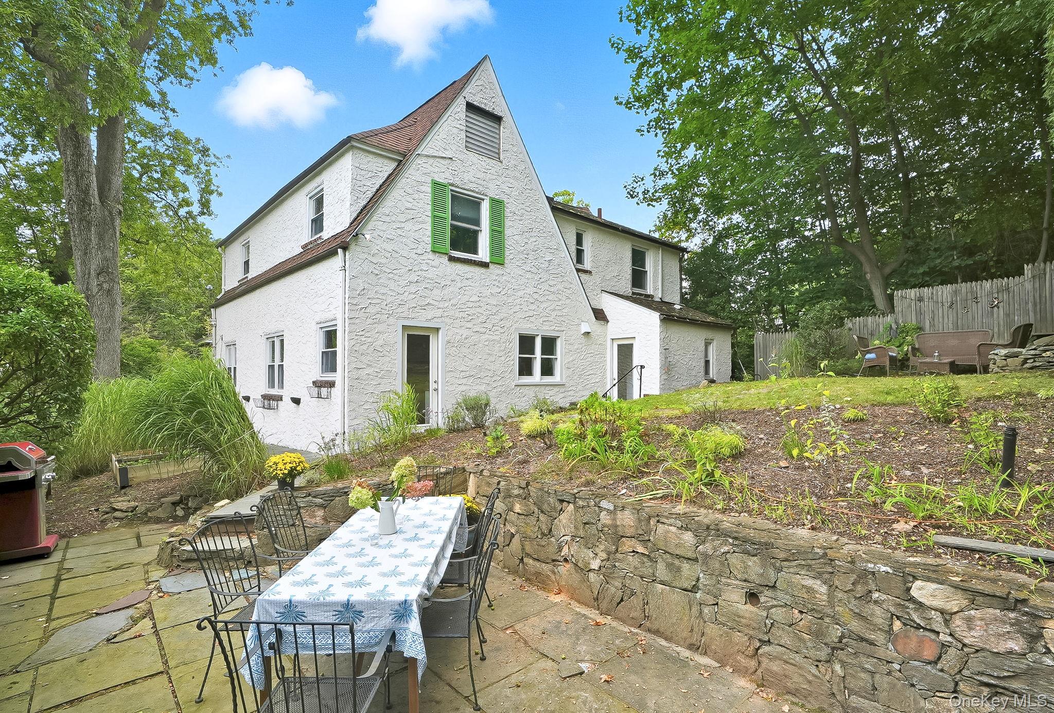 11 Virginia Place, Larchmont, NY 10538