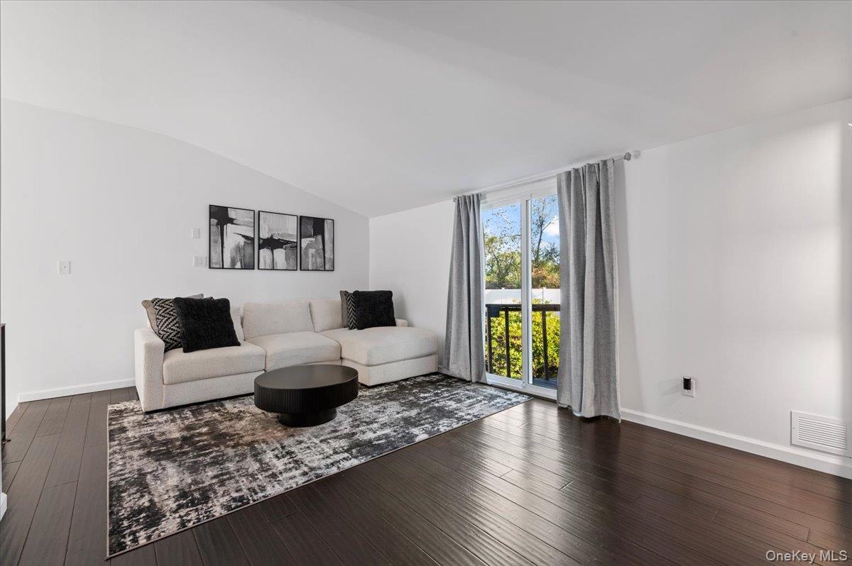 30 Bunny Lane, East Setauket, NY 11733